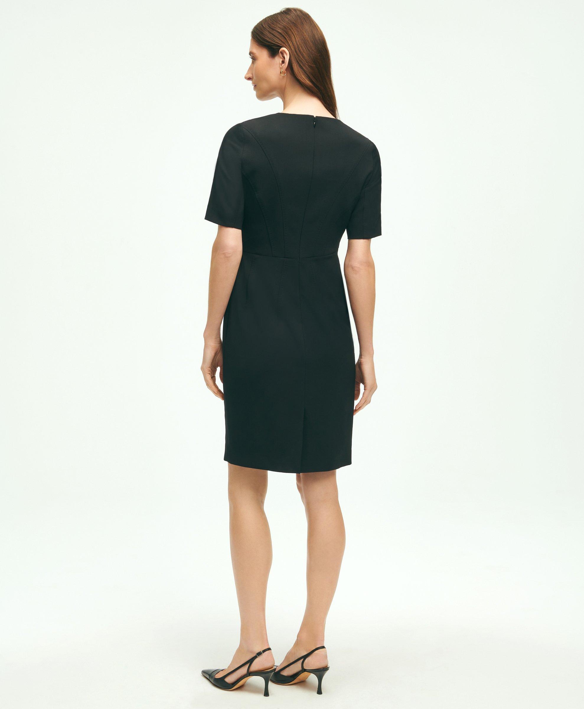 Sleeveless shift dress in wool with natural stretch