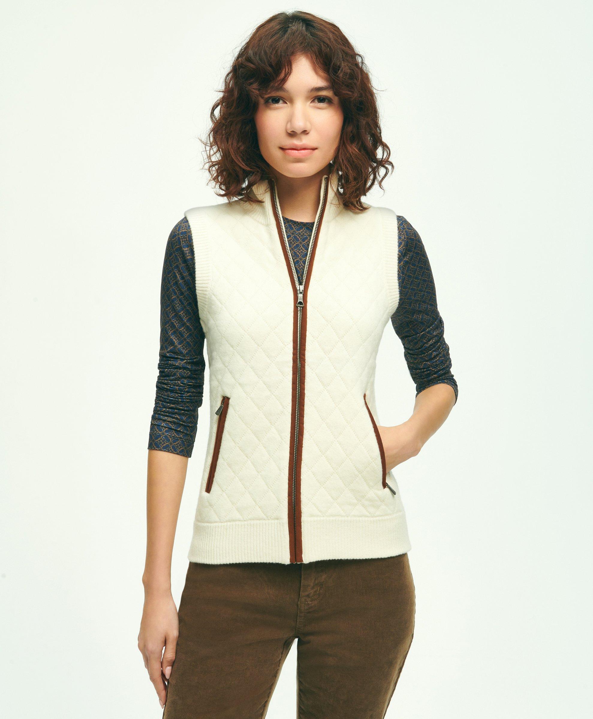 casual fall weekend outfit preppy quilted vest cable knit sweater