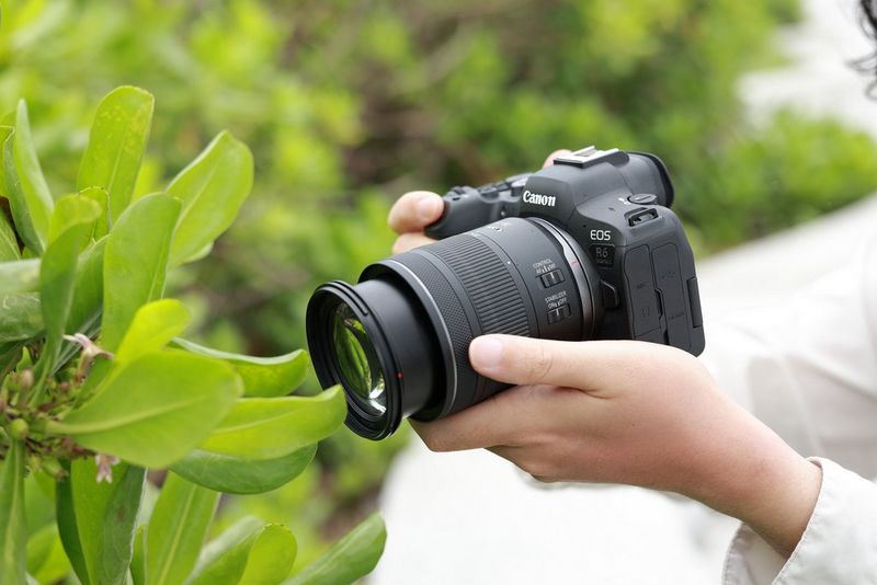 Canon RF 28-70mm F2.8 IS STM Lens - Canon Middle East