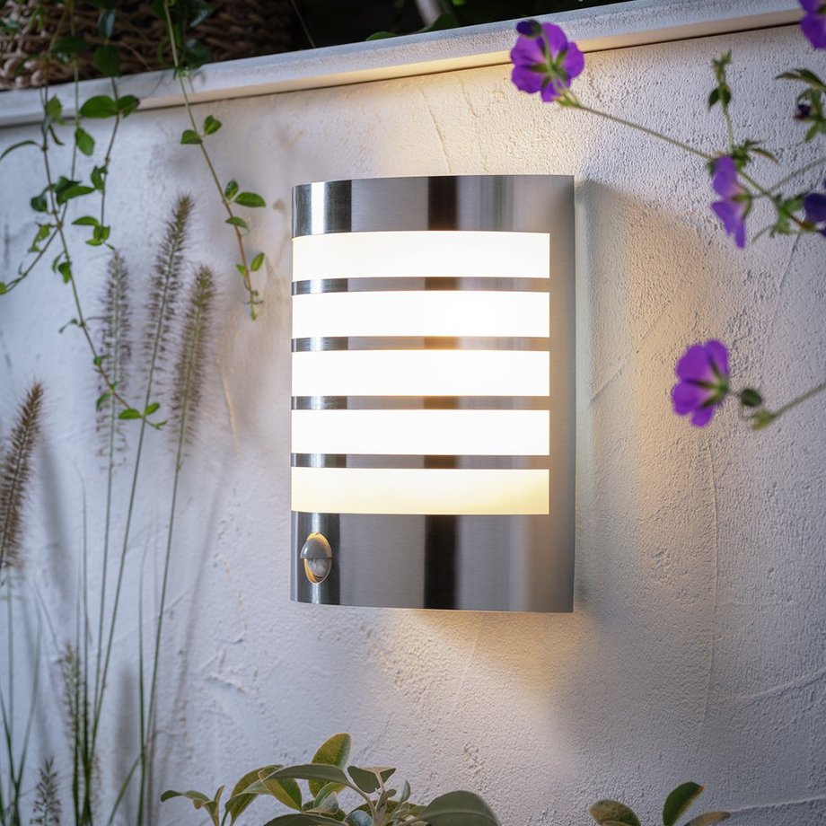 Image of an outdoor wall light.