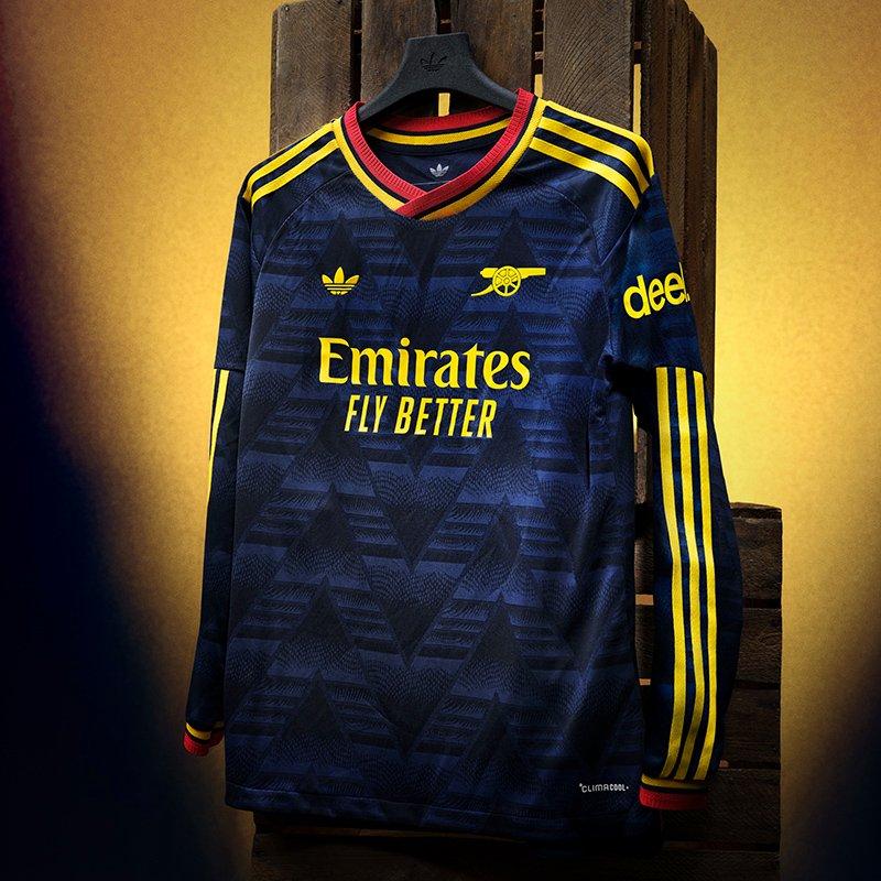 2627_away_product_editorial_800x800