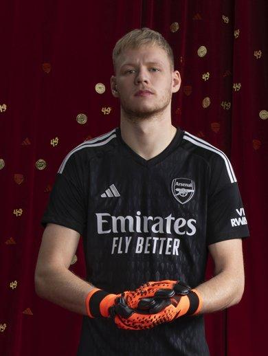 Arsenal junior cheap goalkeeper kit