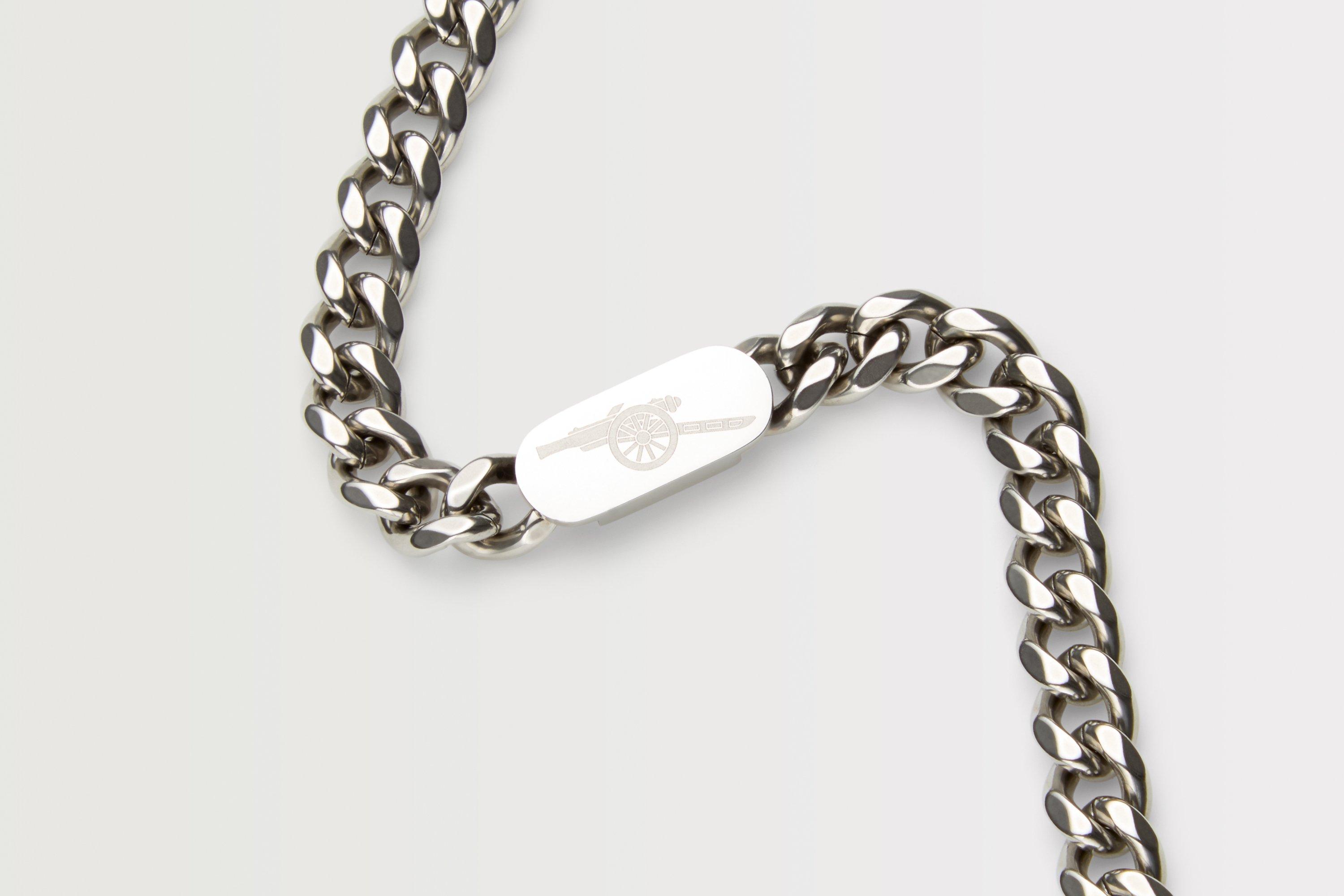 The Carat Shop Collier Arsenal FC – Canon Argenté Unisexe, Chaîne 40 Cm + Rallonge 5 Cm, Alliage Hypoallergénique, Licence Officielle – Fan Cadeau