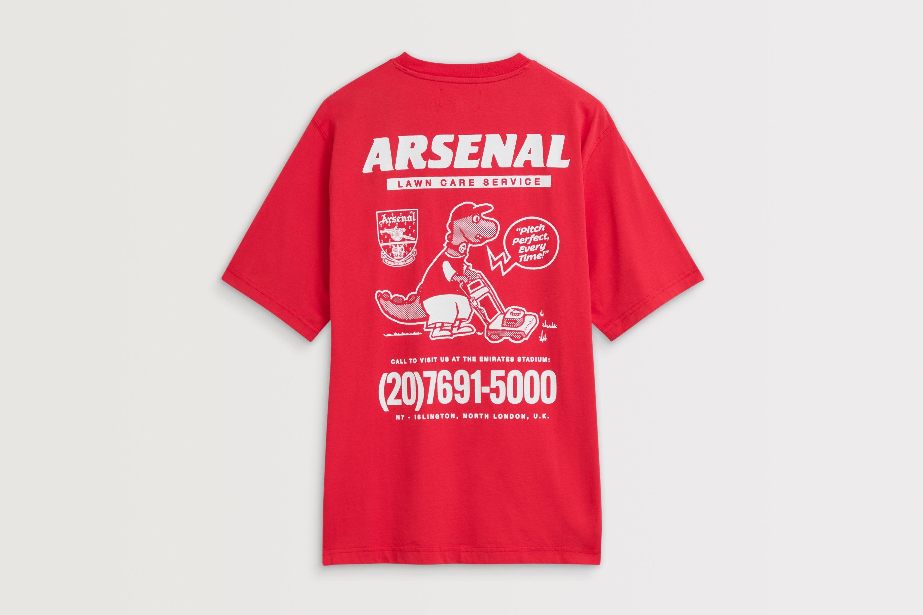  Arsenal グラフィック Tシャツ XL Arsenal Graphic Shop Red Lawn Care Service T-Shirt | Official