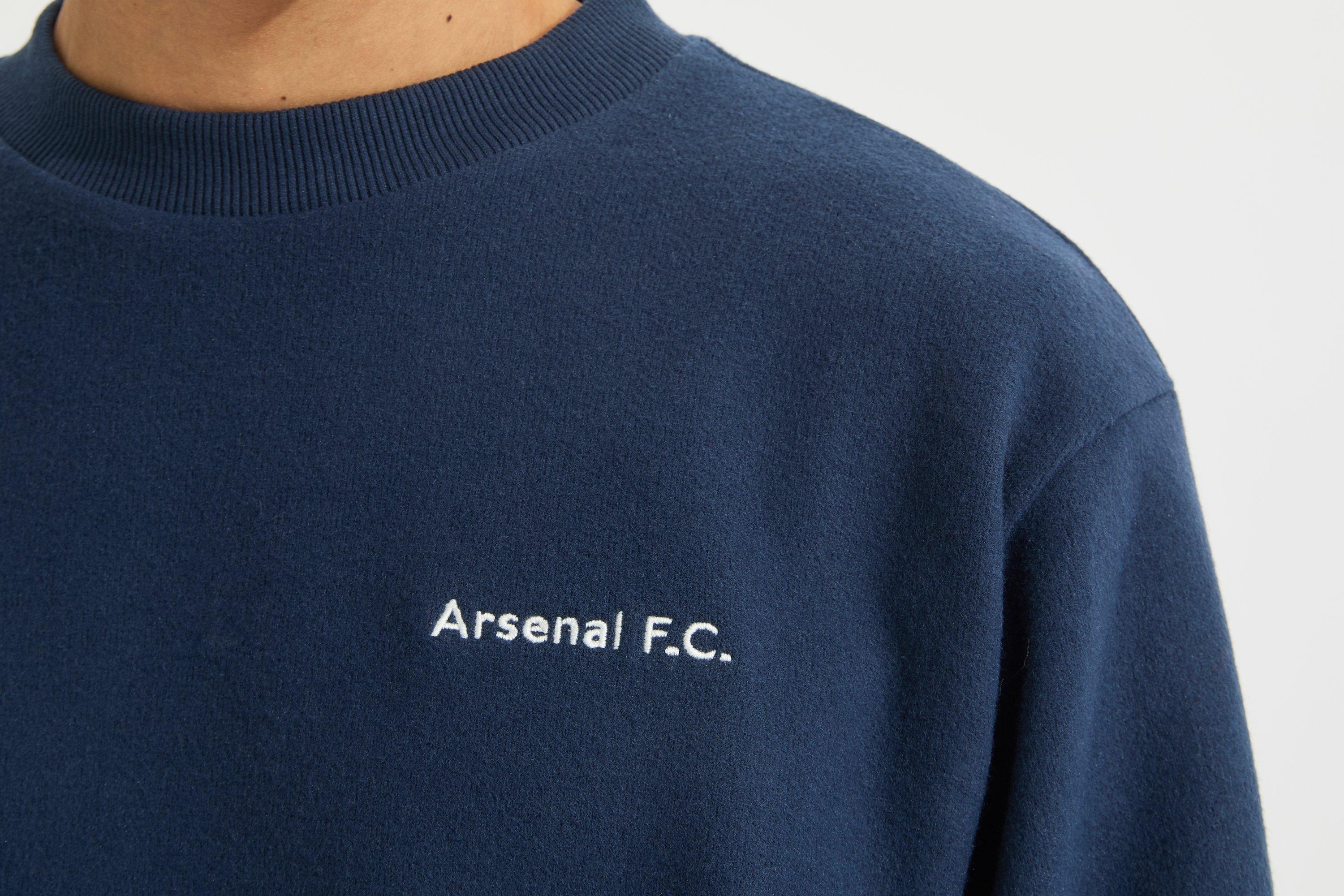 Arsenal Essentials Chapman Lounge Sweatshirt | Official Online Store