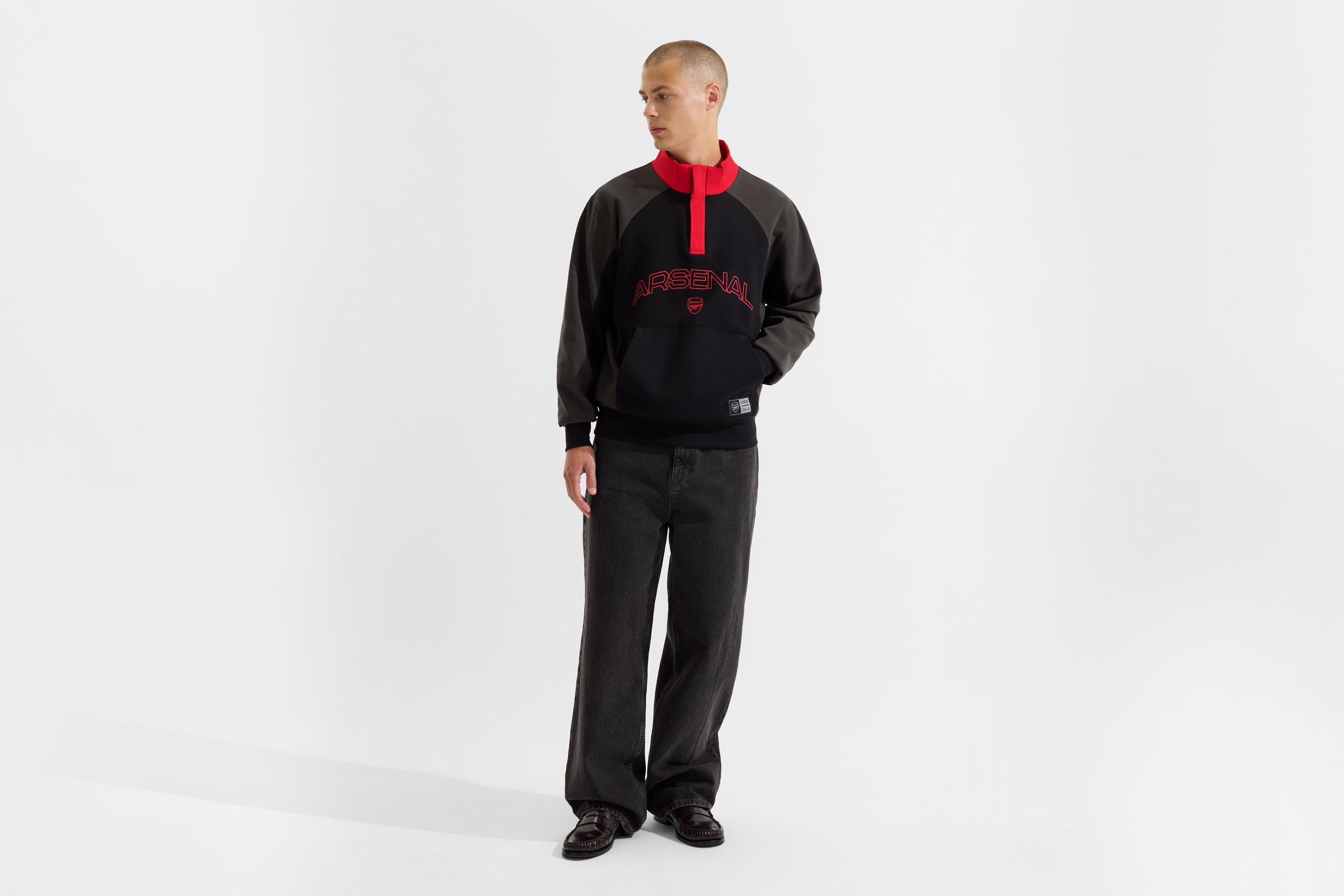 Arsenal Matchday Black 1/4 Zip Sweatshirt | Official Online Store