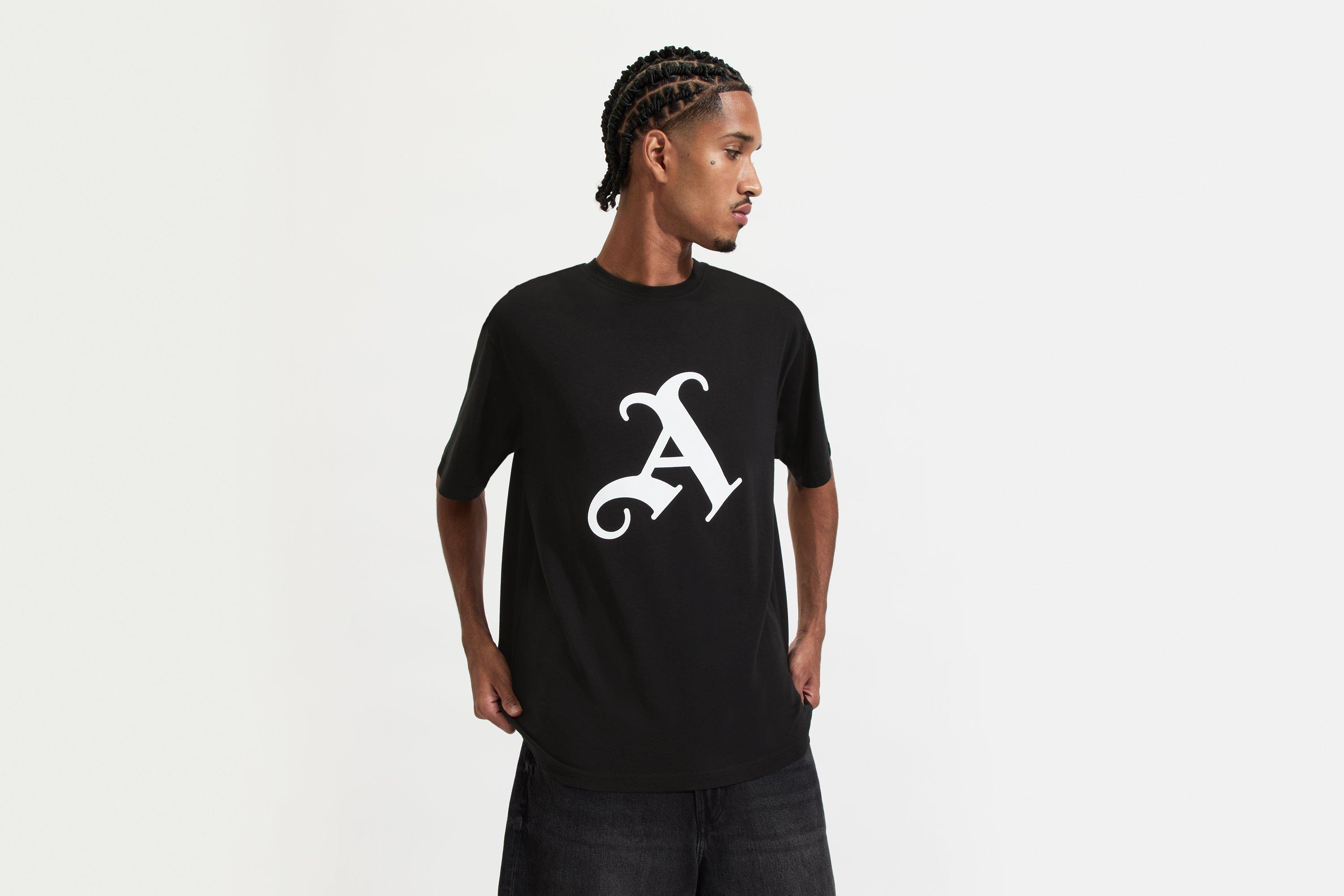 Arsenal Graphic Black Legend T-Shirt | Official Online Store