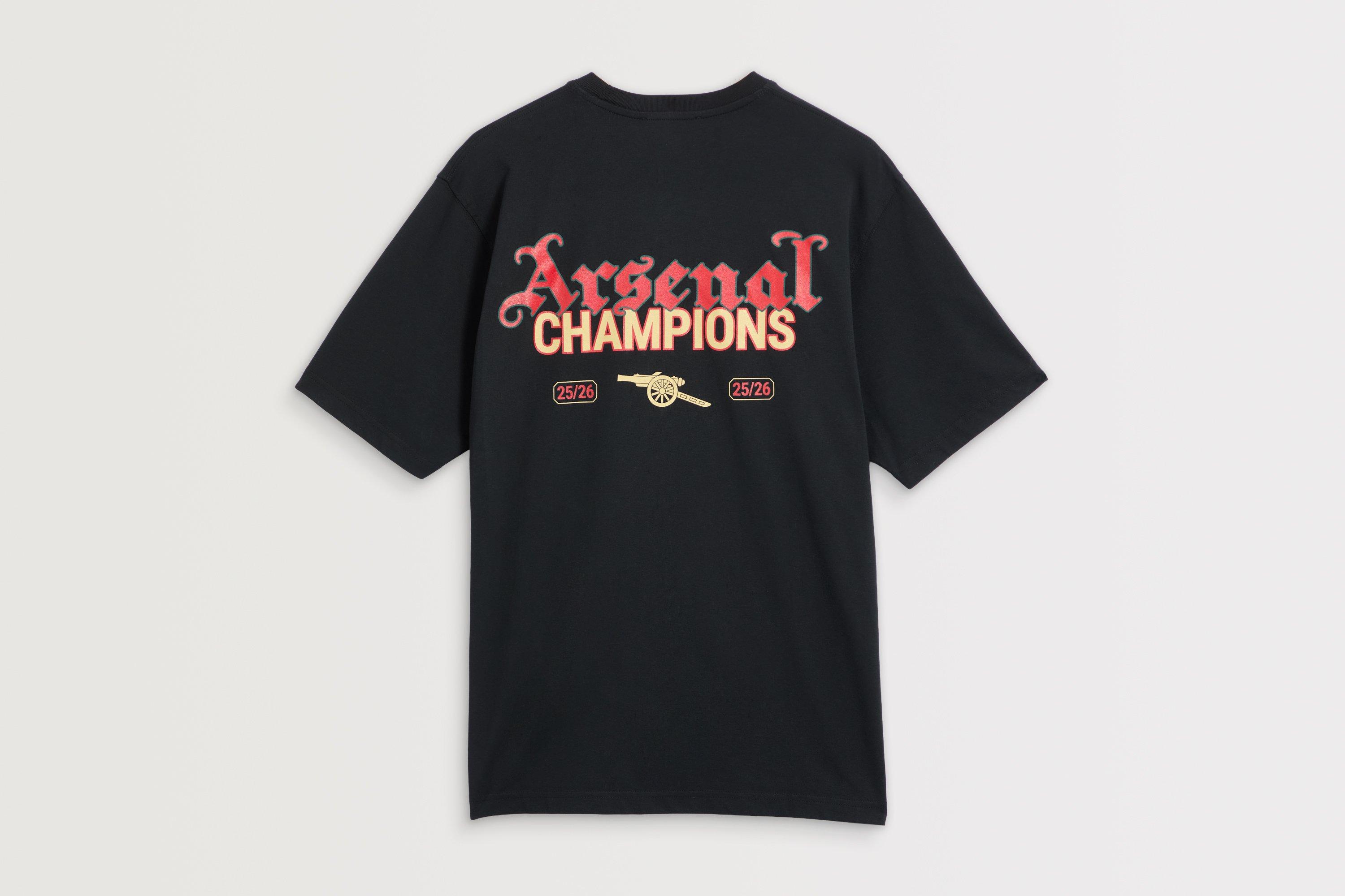Arsenal Gothic Champions 25/26 Black Crew T-Shirt | Official