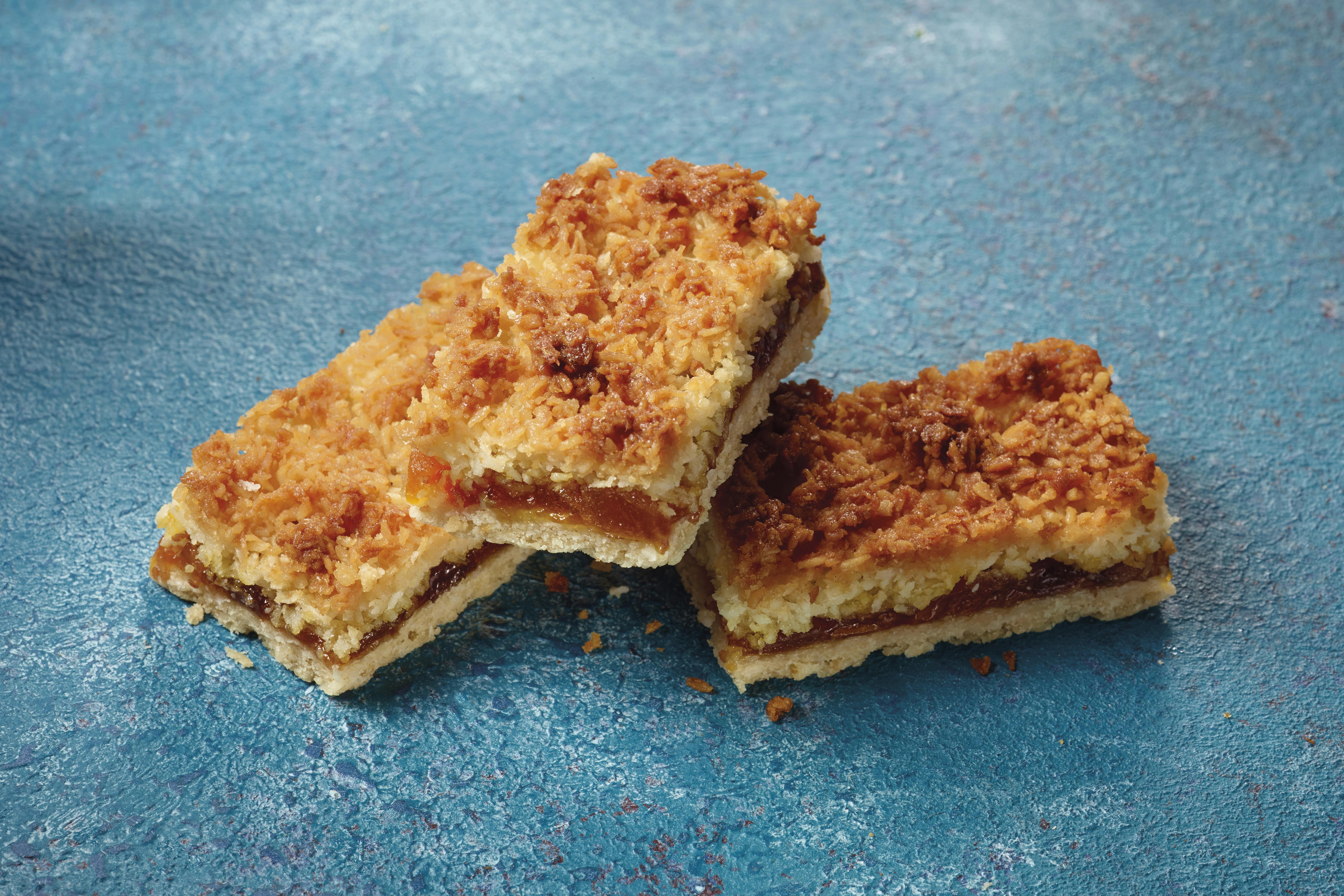 We Love Cake Apricot Macaroon Slice 60g