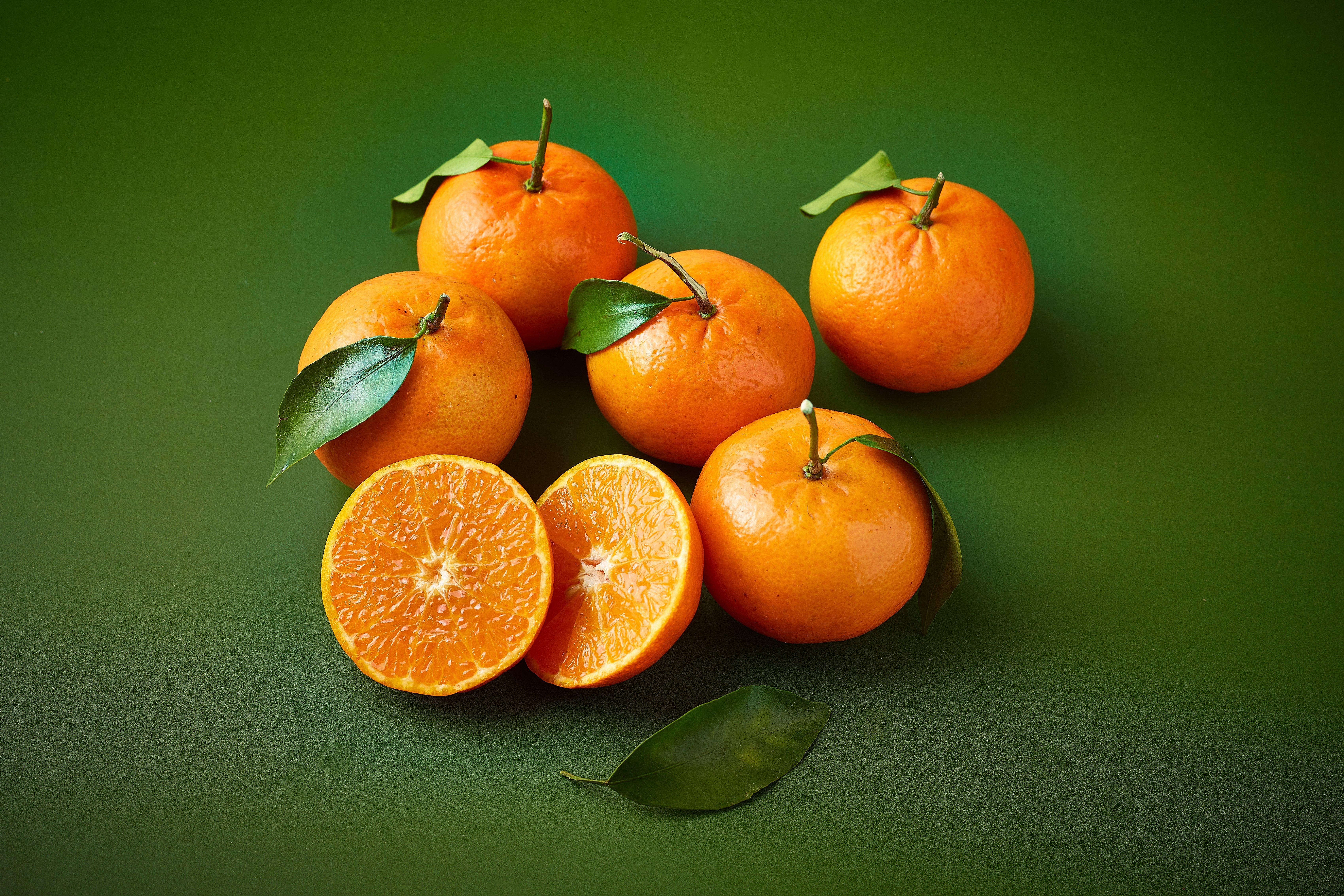 Leafy Clementines