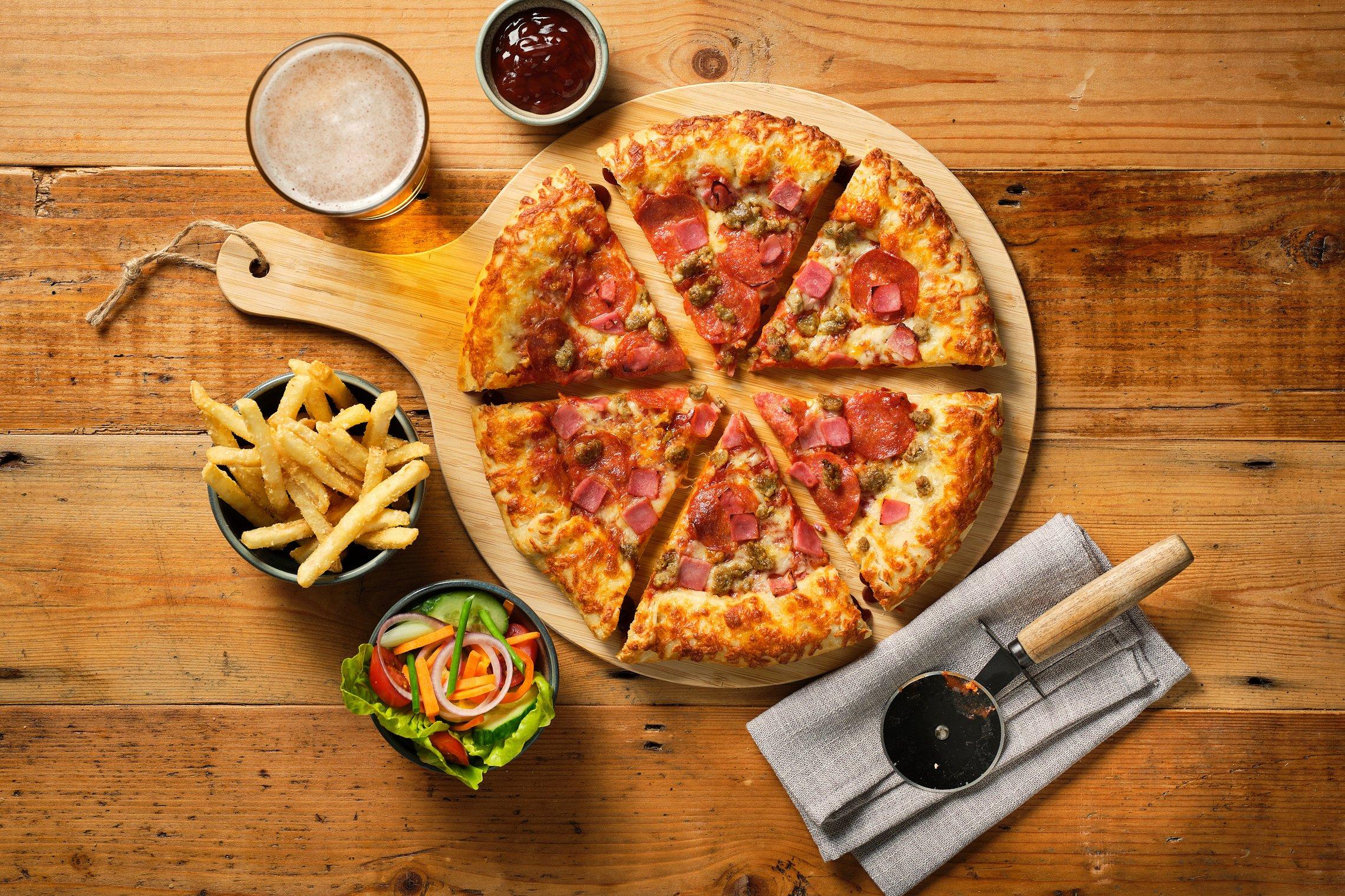 Chicago Town Stuffed Crust Takeaway Magnificent Meat Feast Pizza 30cm