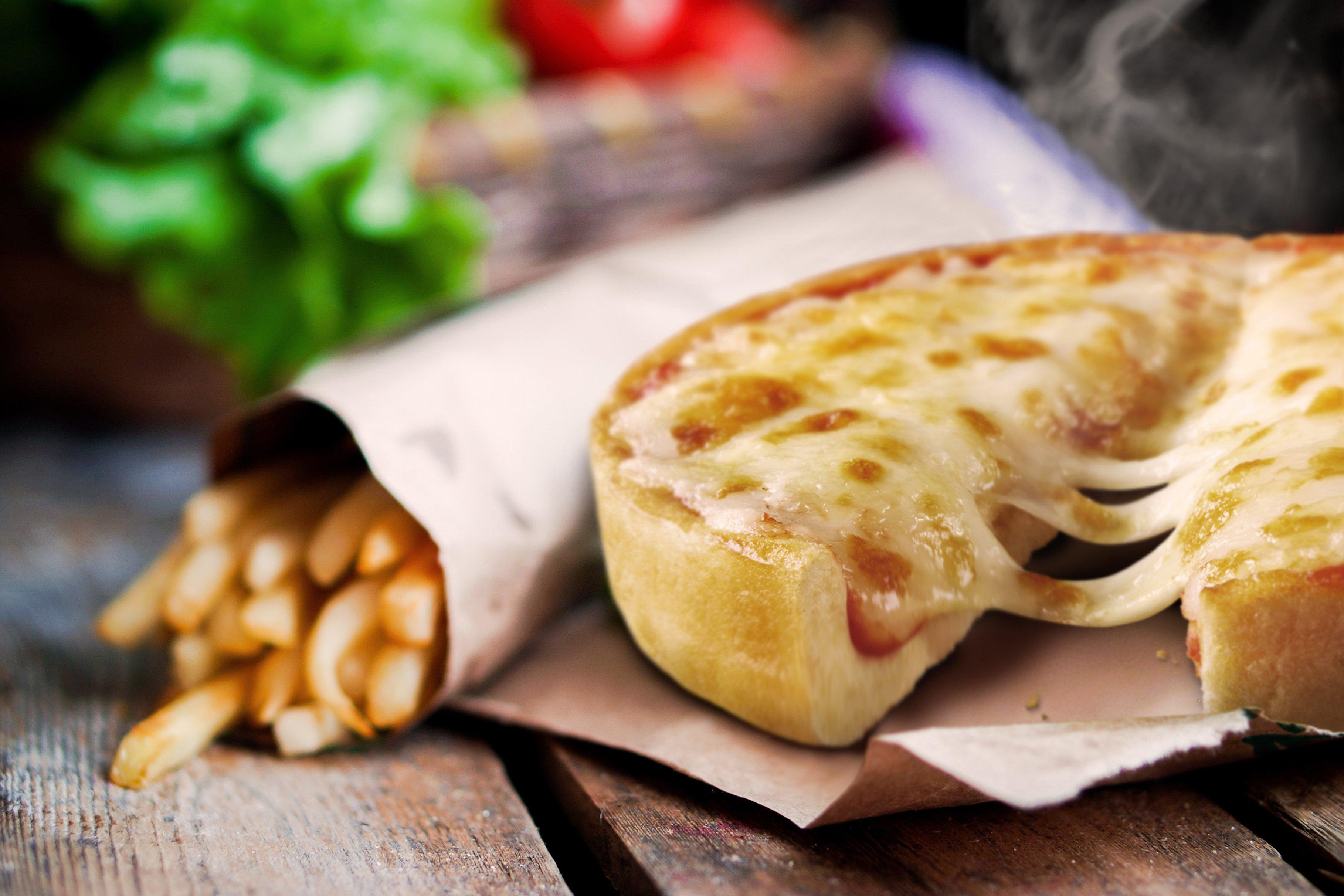 Chicago Town Deep Dish Four Cheese Pizzas 5"