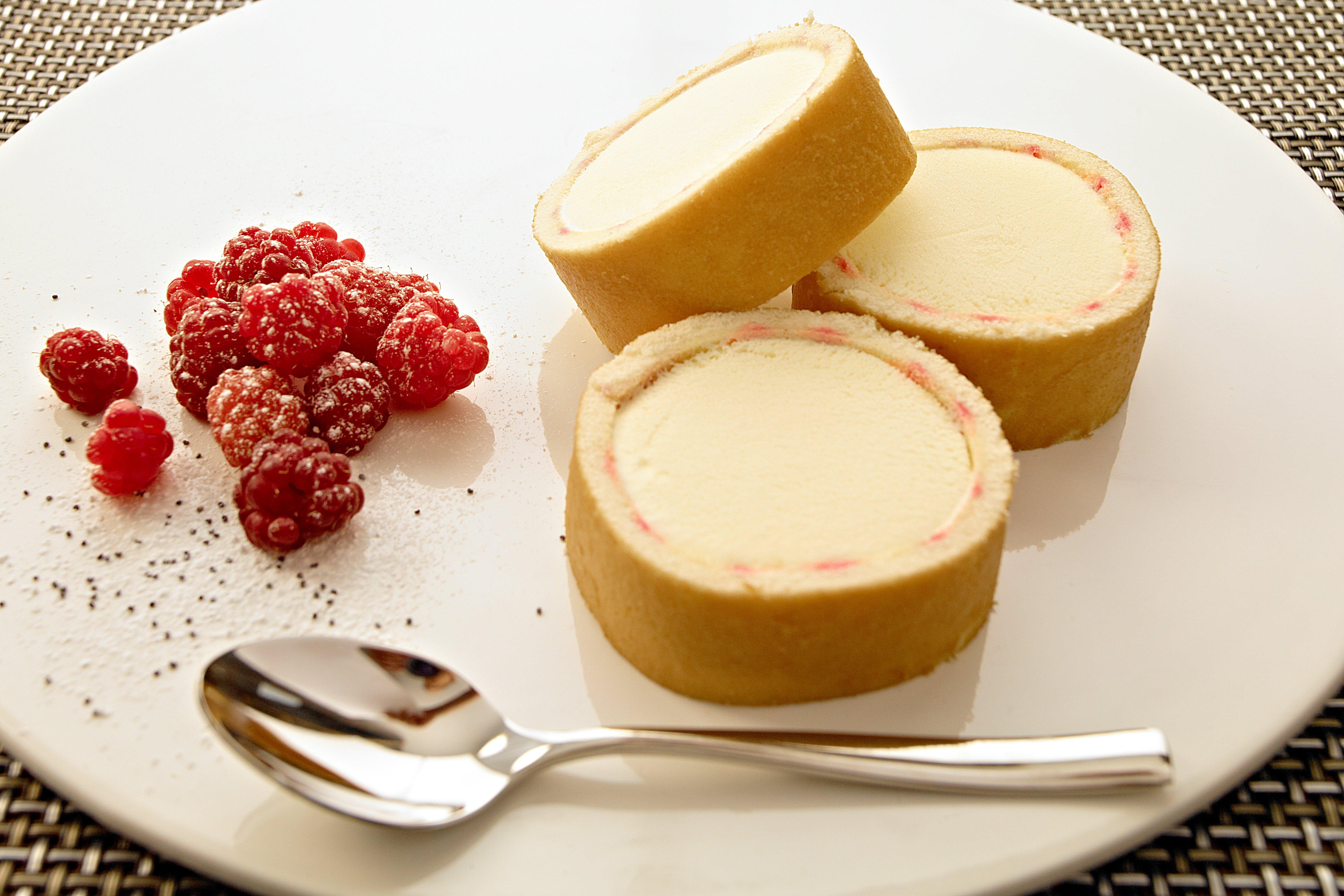 Cooldelight Raspberry Ripple Ice Cream Sponge Rolls