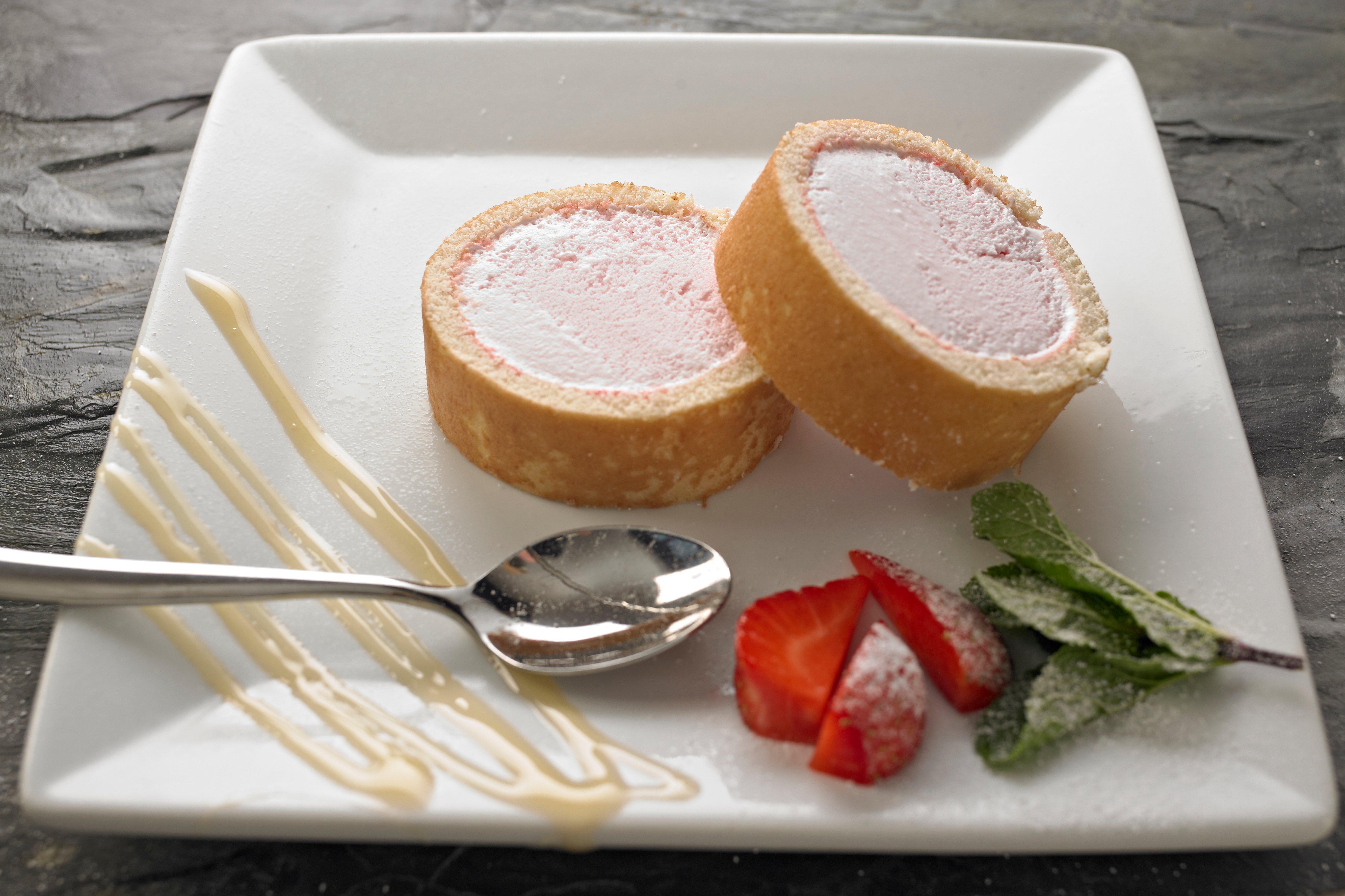 Cooldelight Strawberry Ripple Ice Cream Sponge Rolls