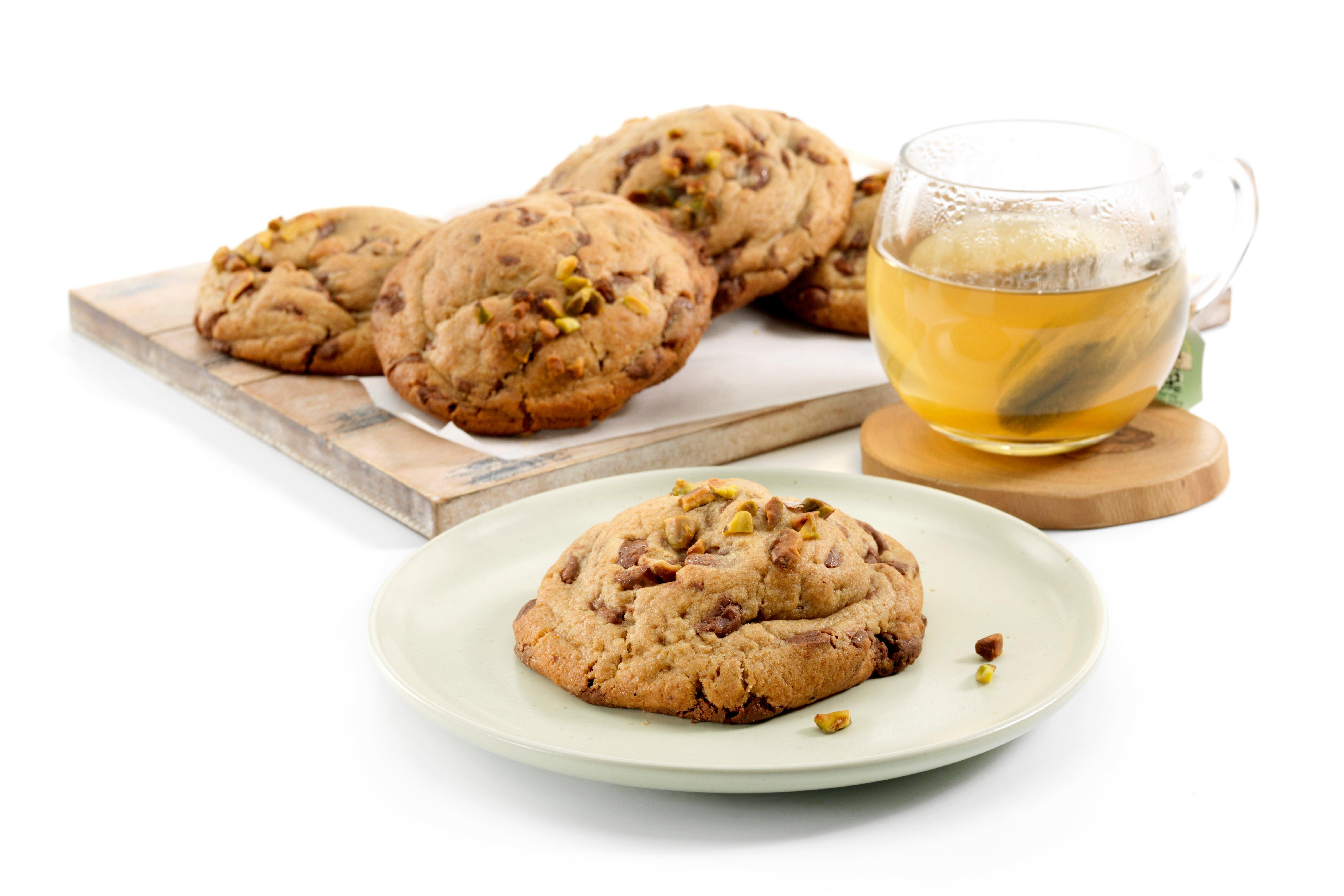 La Boulangerie Premium Bakery Milk Chocolate & Pistachio Blondie Stuffed Cookies