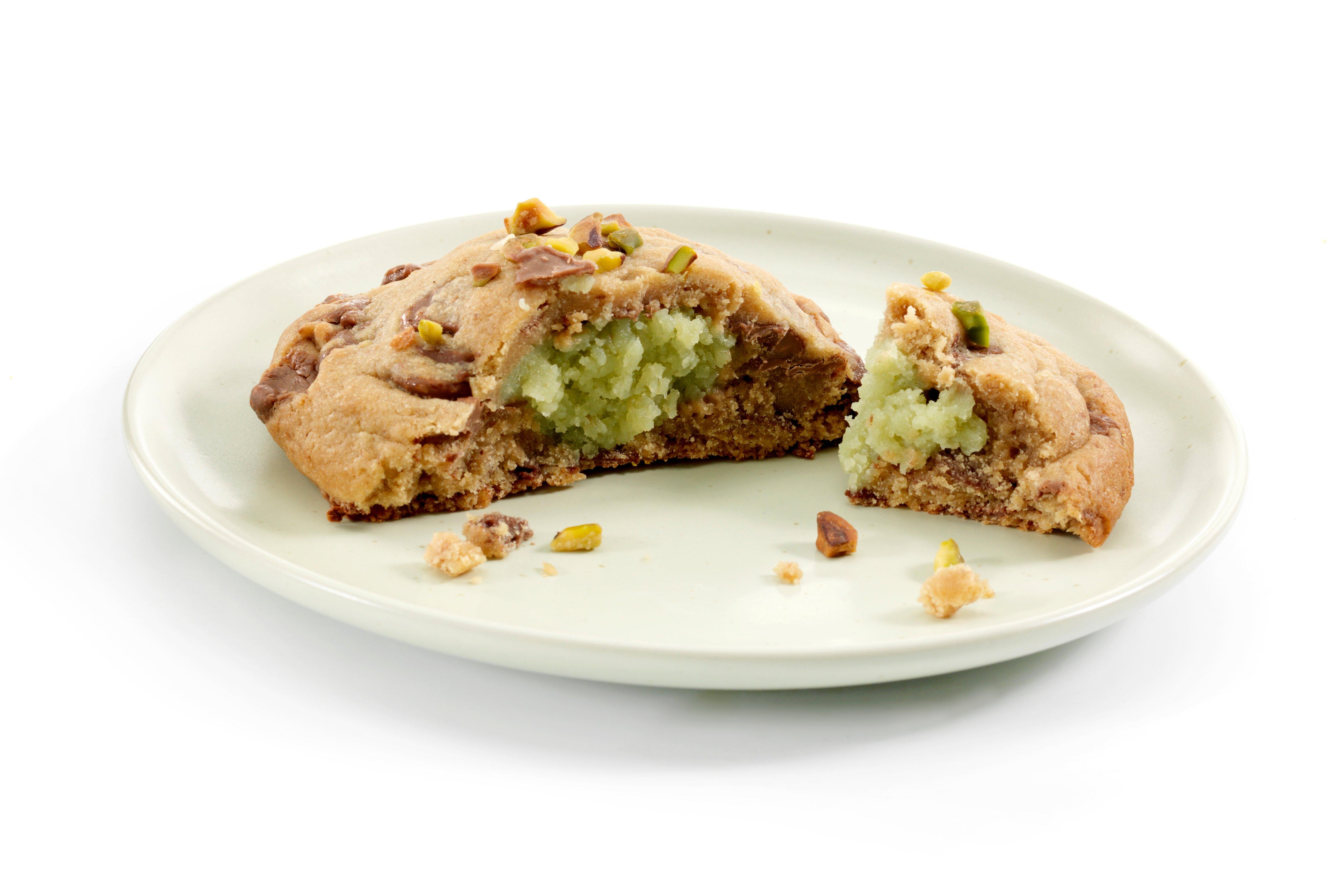La Boulangerie Premium Bakery Milk Chocolate & Pistachio Blondie Stuffed Cookies