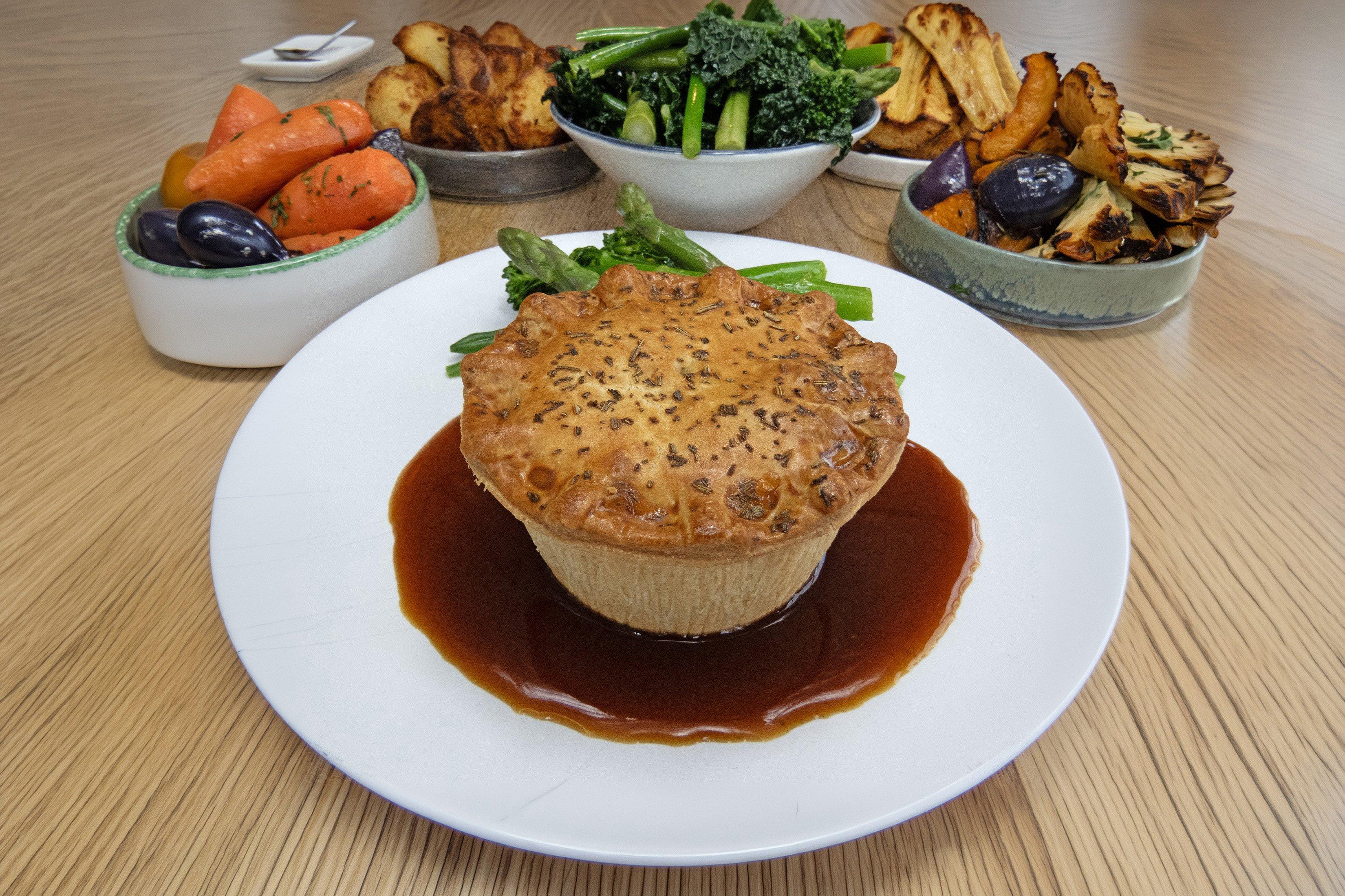 Sysco Premium Baked Chicken, Leek & Wholegrain Mustard Butter-enriched Shortcrust Pastry Pie