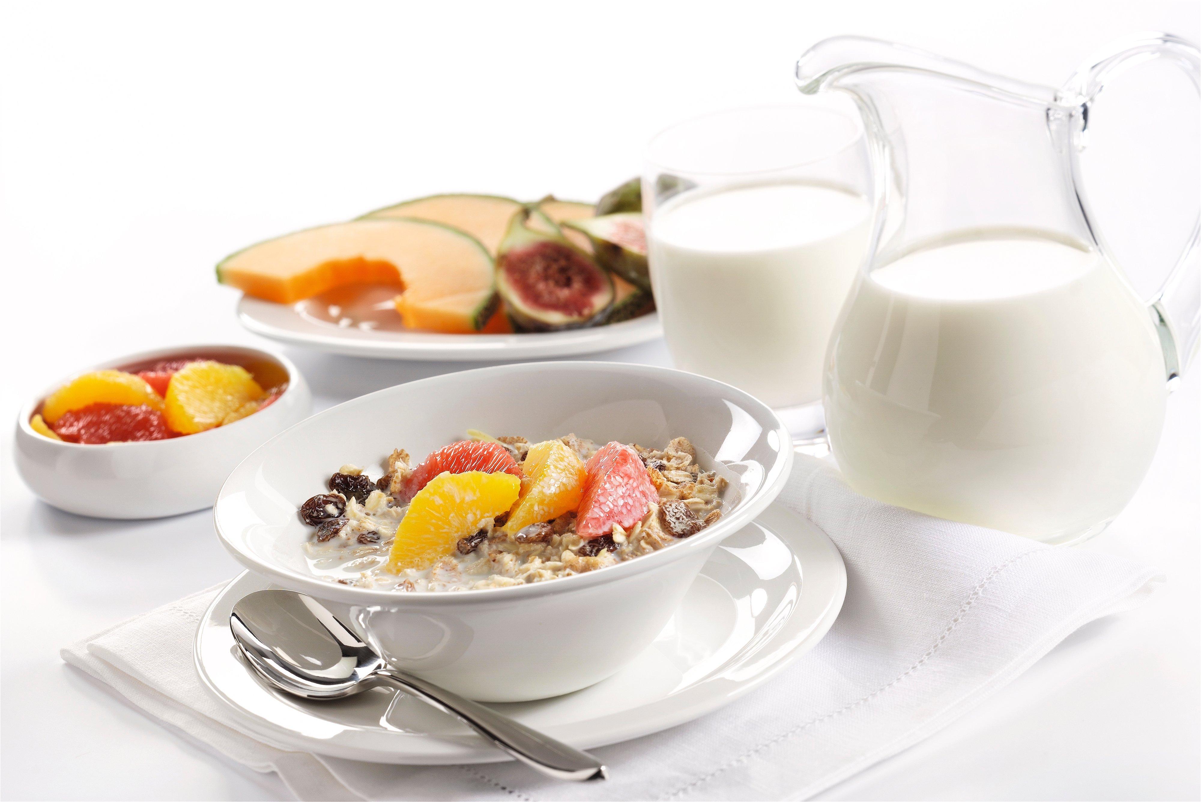 Wholesome Farms Fresh British Semi Skimmed Milk