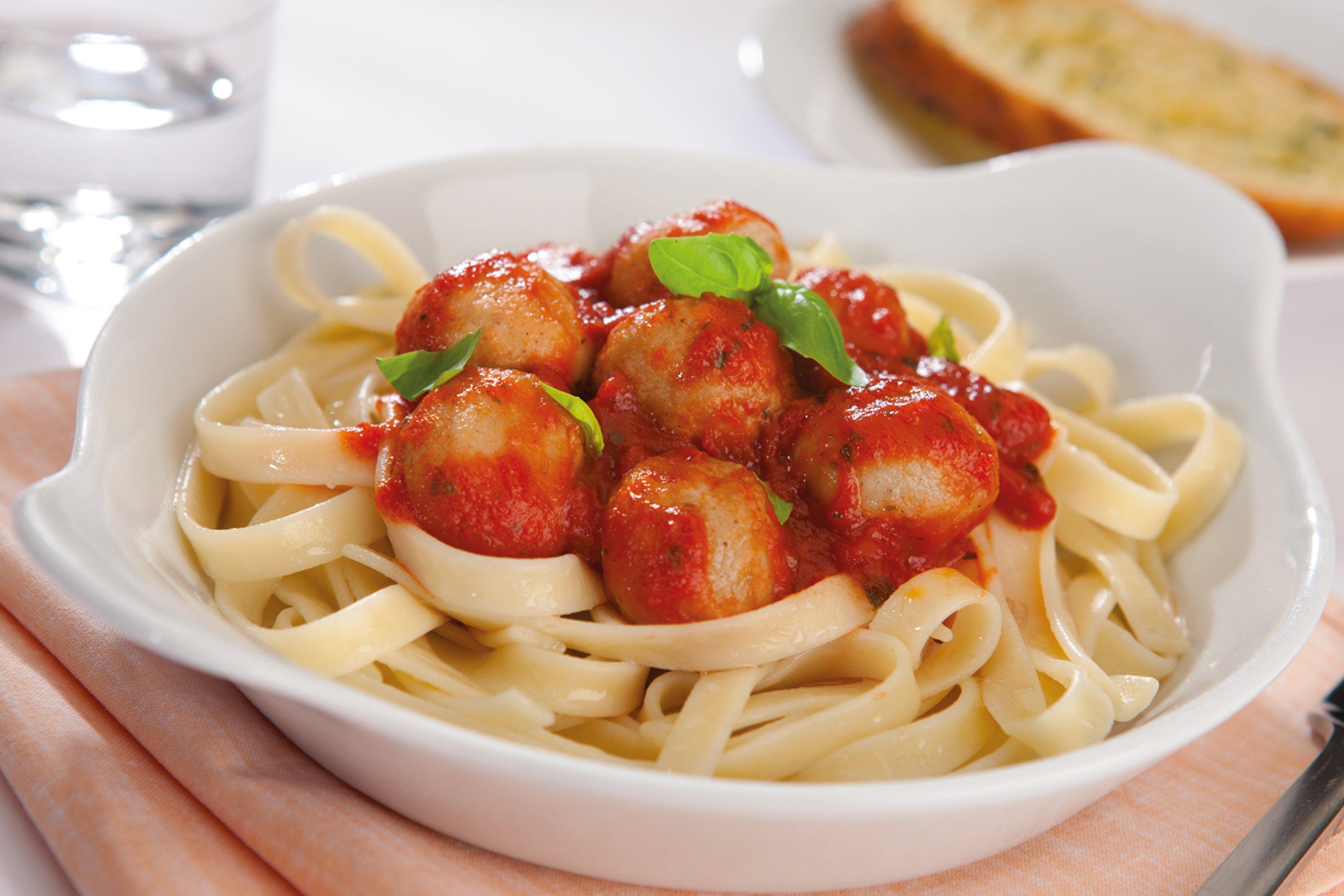 Green Gourmet British Red Tractor Raw Chicken Meatballs