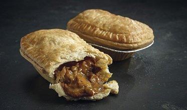 Chip Shop Chicken Curry Pie showing filling