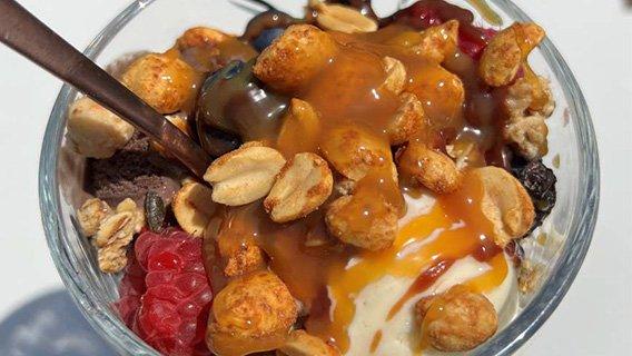 Choc Chip & Vanilla Ice Cream Sundae
