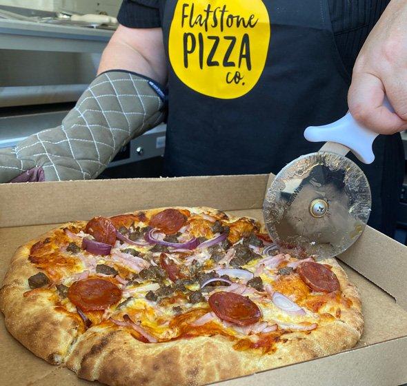 Pizza cutting