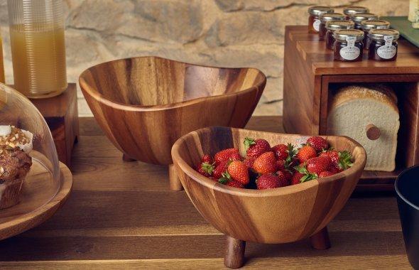 Table service and buffet display