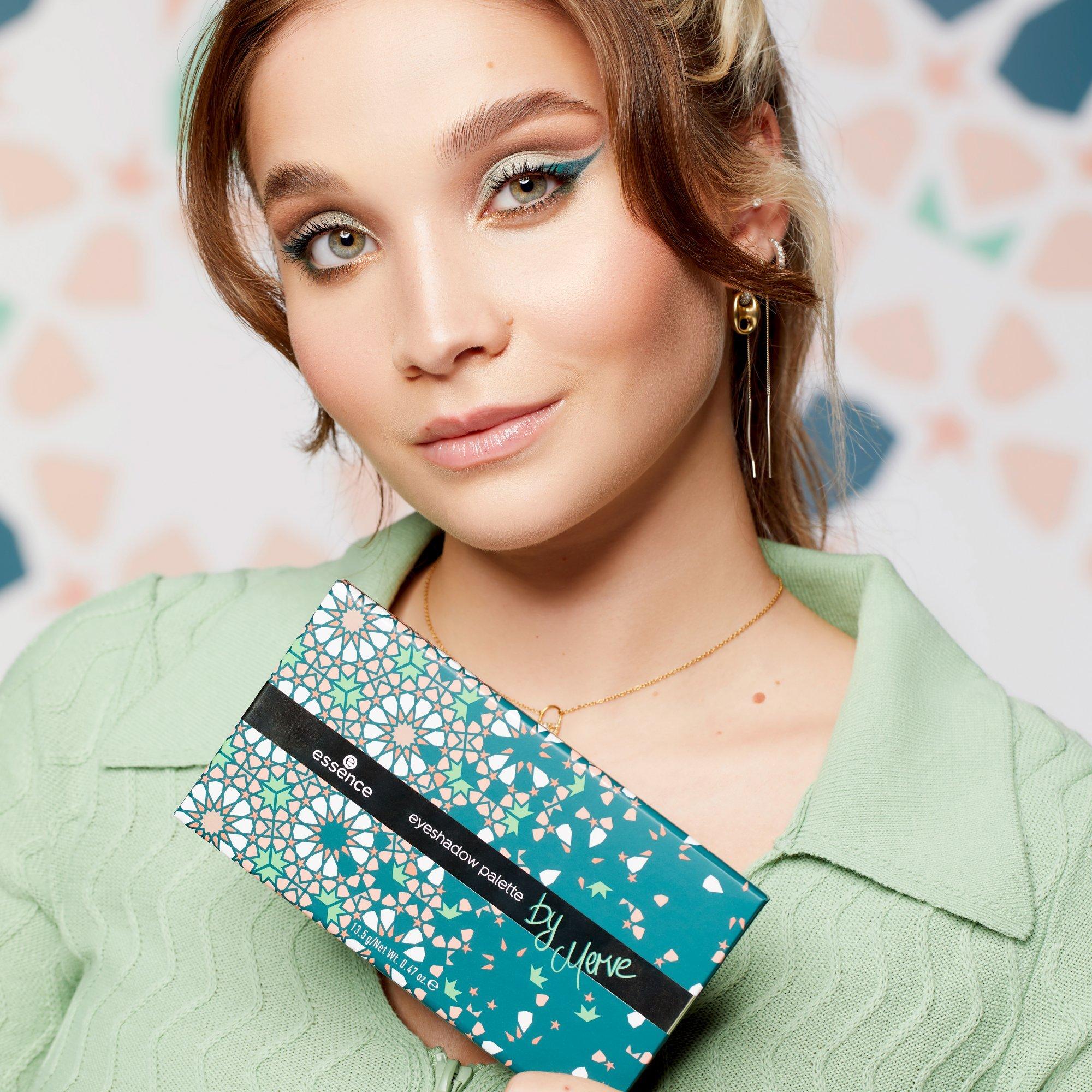 essence eyeshadow palette by Merve