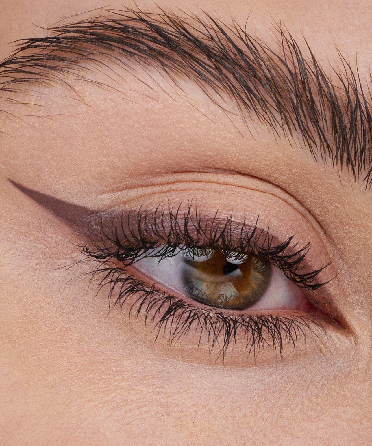 Augen größer schminken – So lässt du deine Augen mit Eyeliner größer wirken