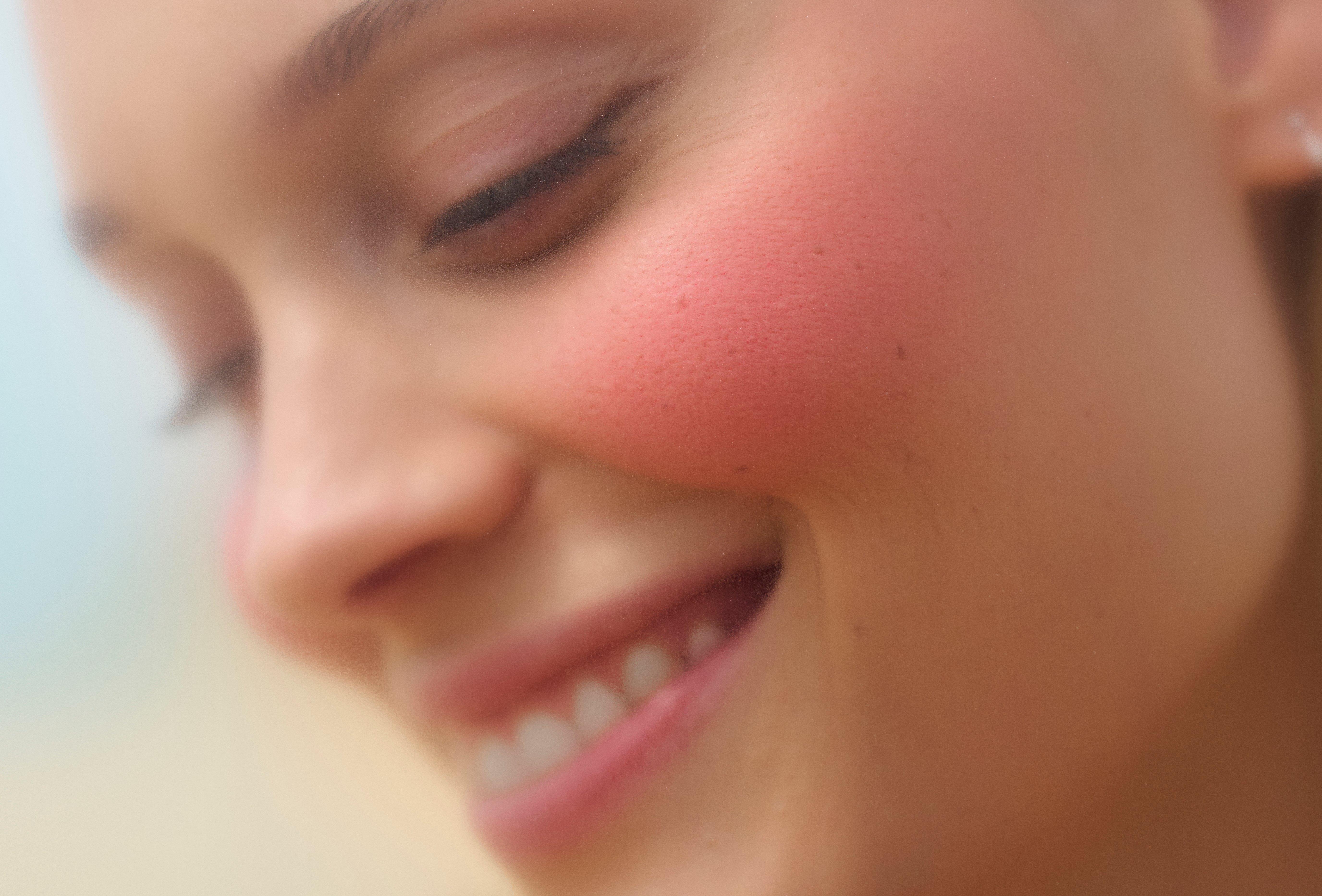 catrice cherry blush close up