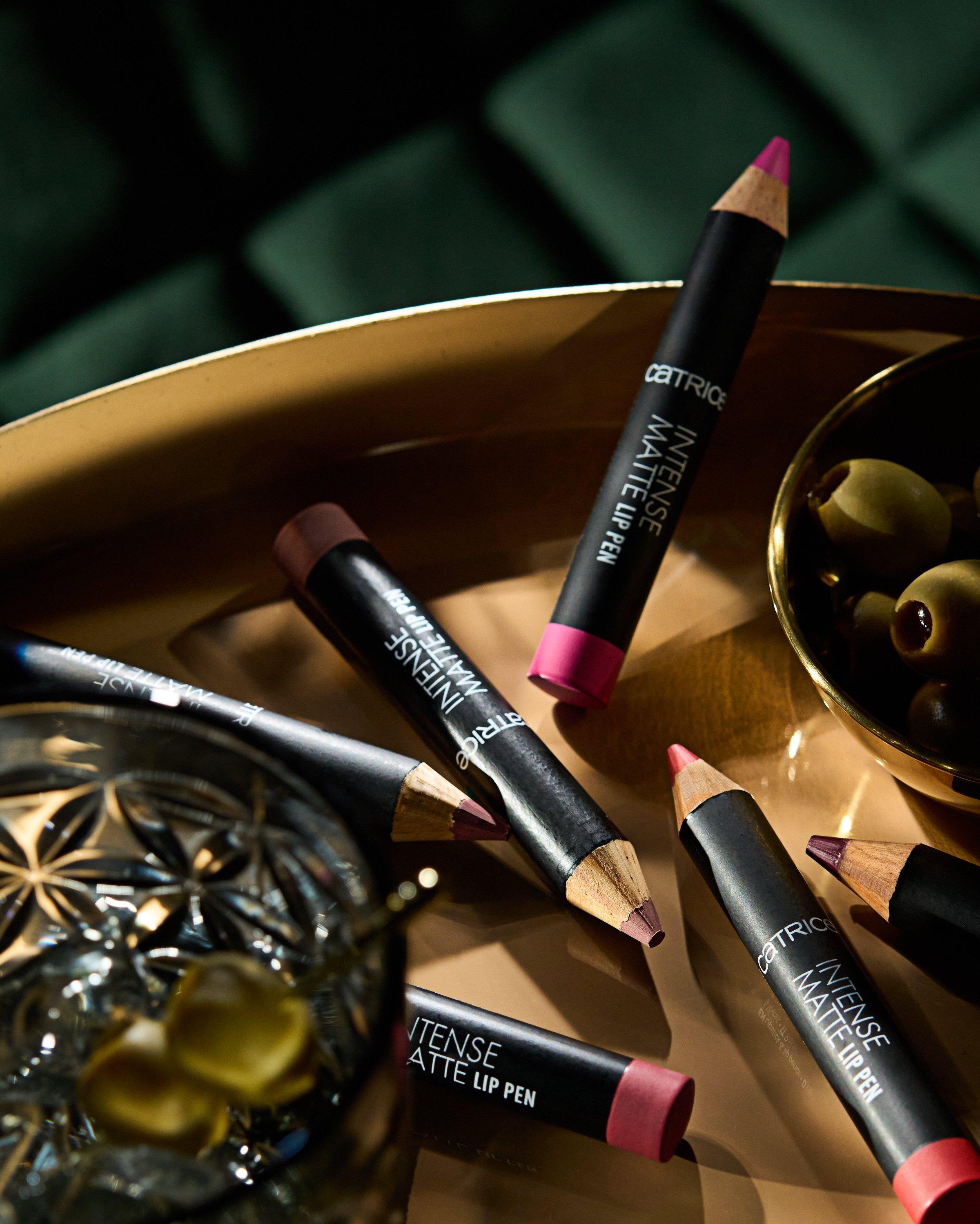 catrice christmas make up look product