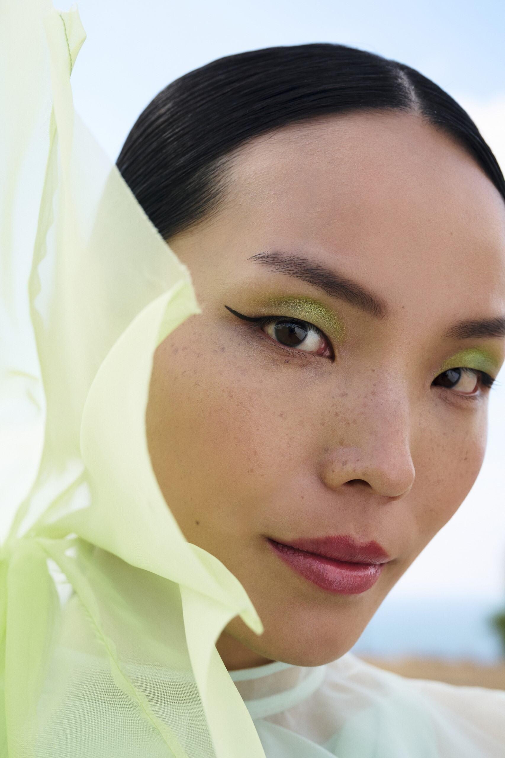 Catrice Das sind die angesagtesten Festival-Looks - Der Neon-Look