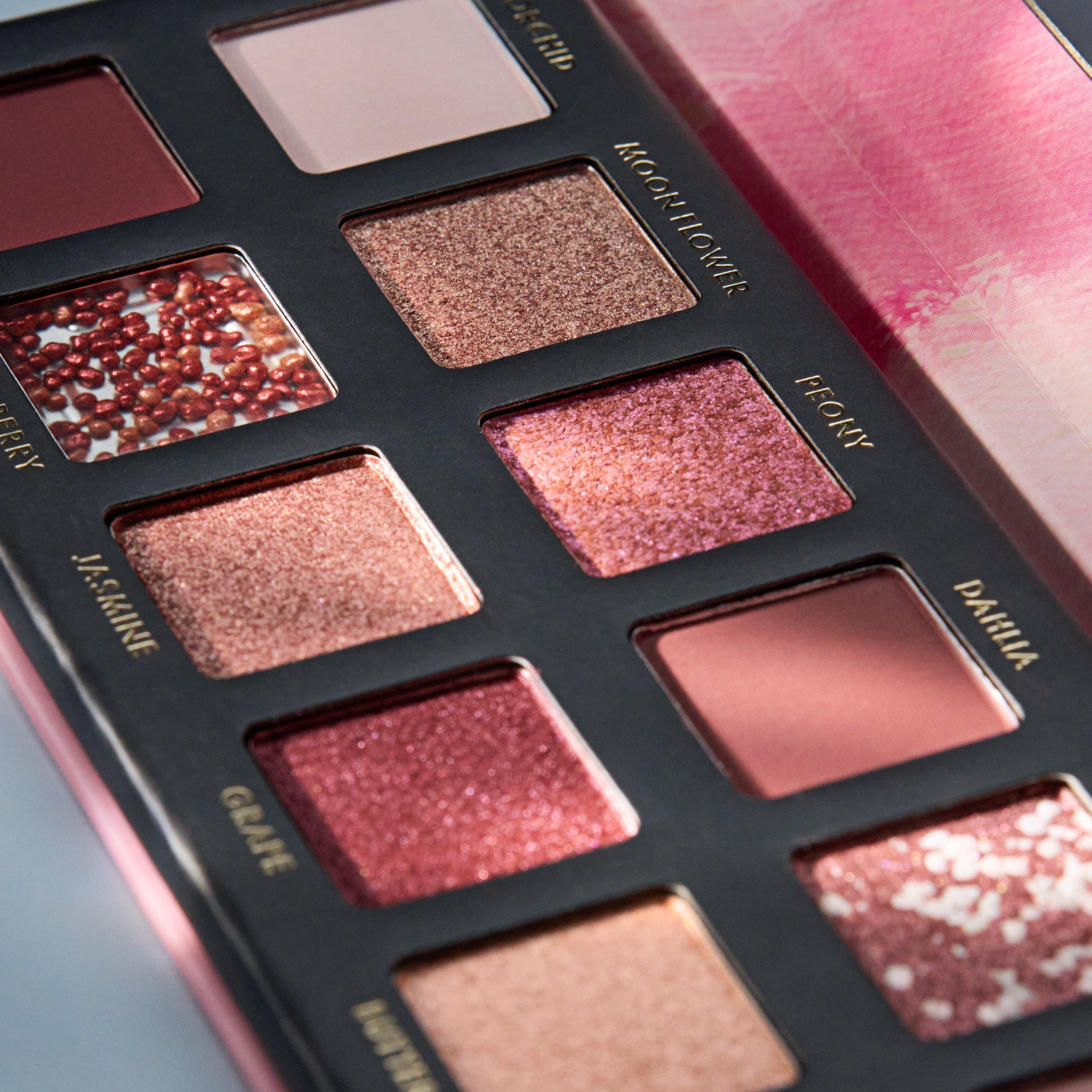 catrice monochrome make up look product