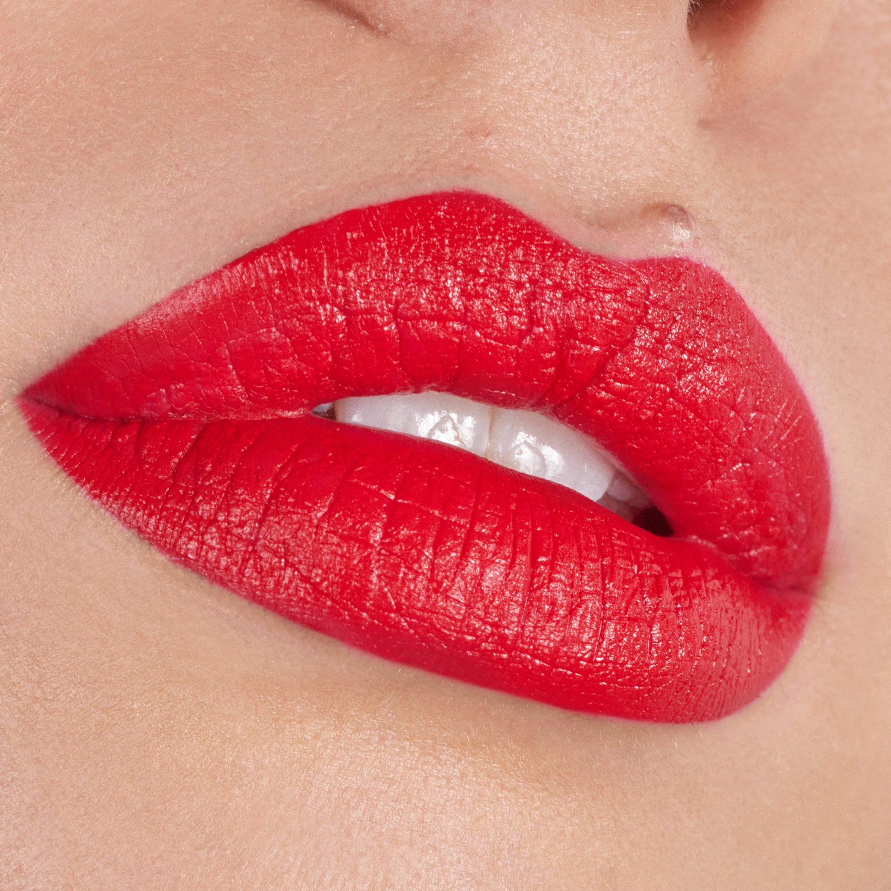 CATRICE aplicación barra de labios roja own your magic