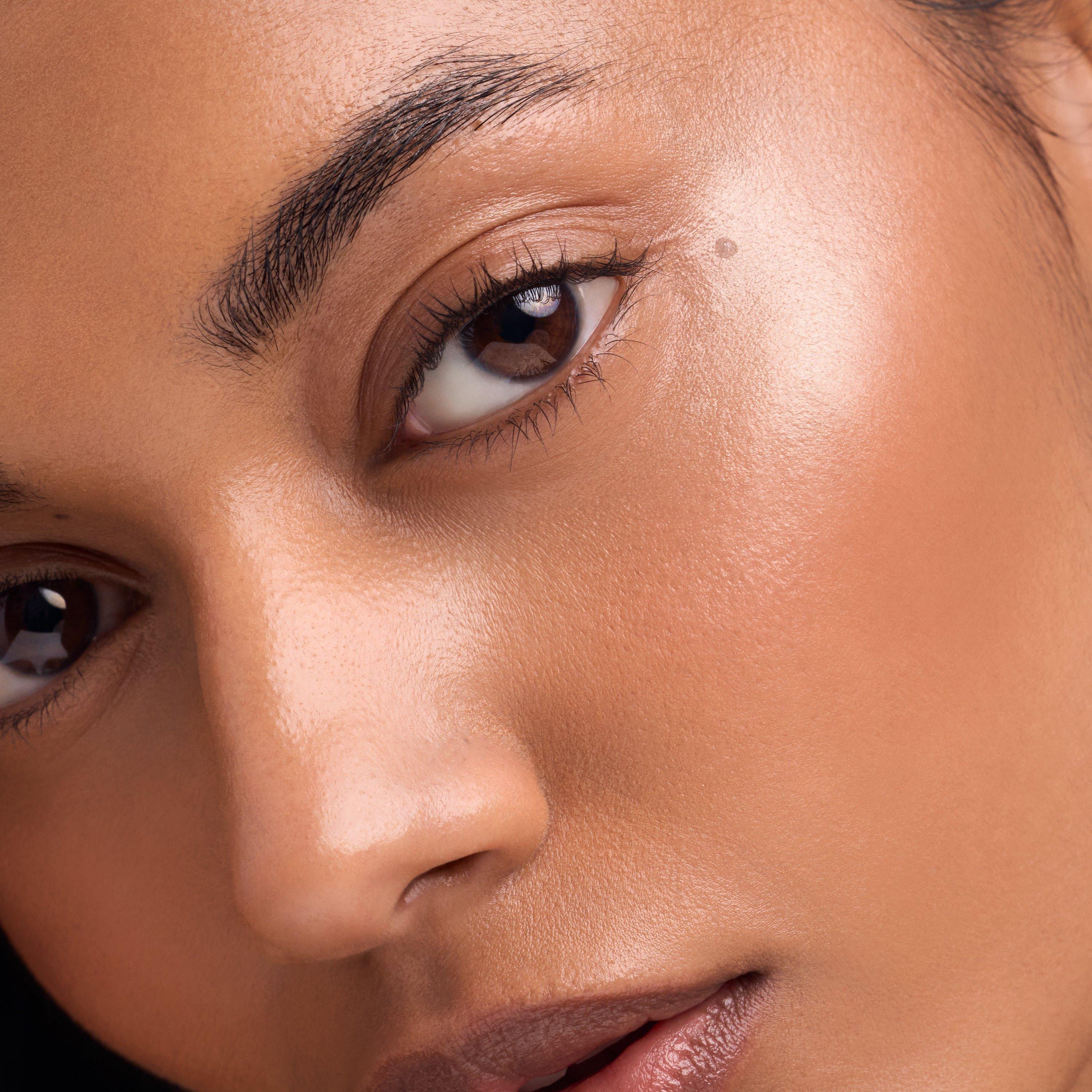 Catrice Trend Drop Glass Cloud Cloud Tint Cushion Highlighter