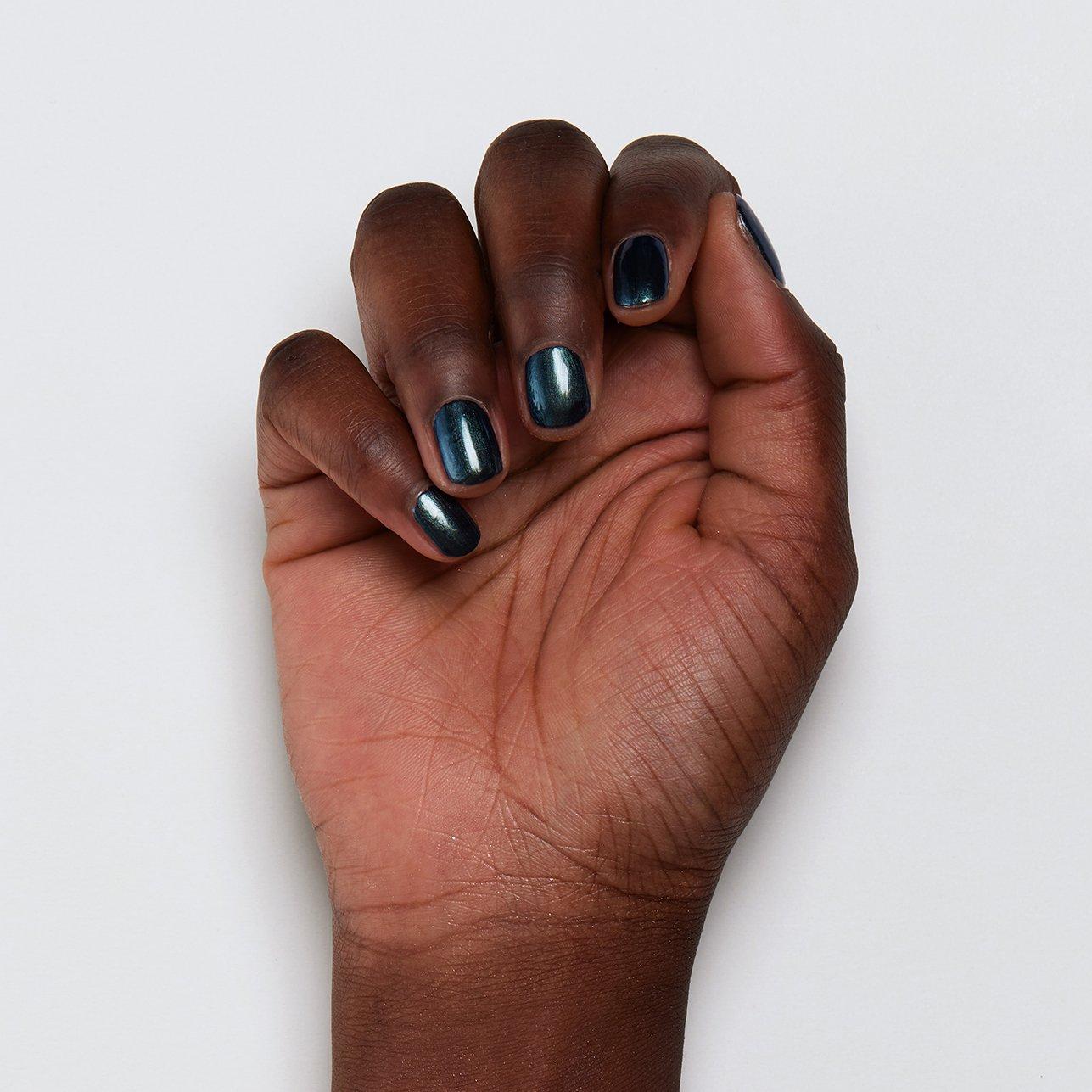 essence Chrome nails – Trendige Farben für deine Chrom-Nägel