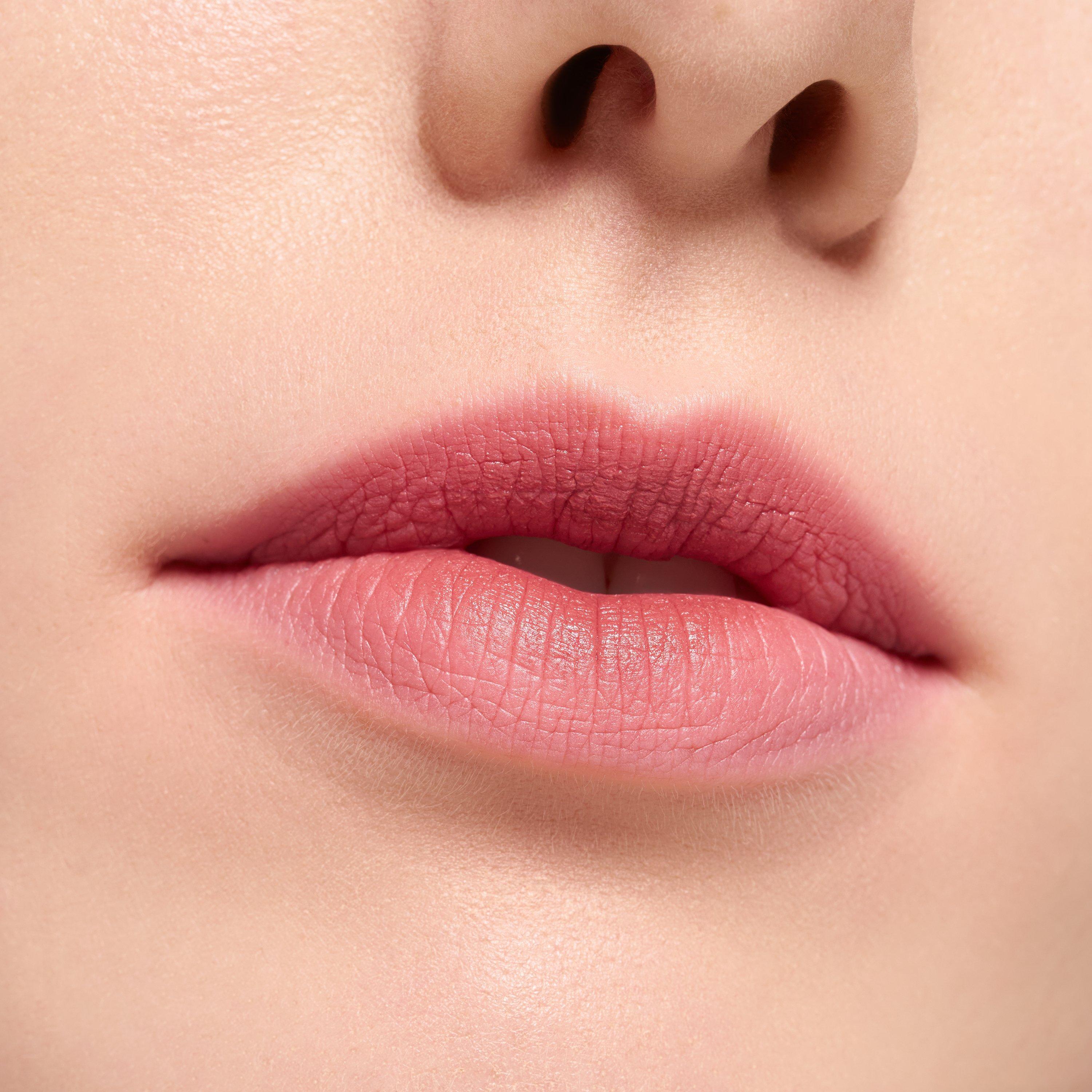essence blurred lips products
