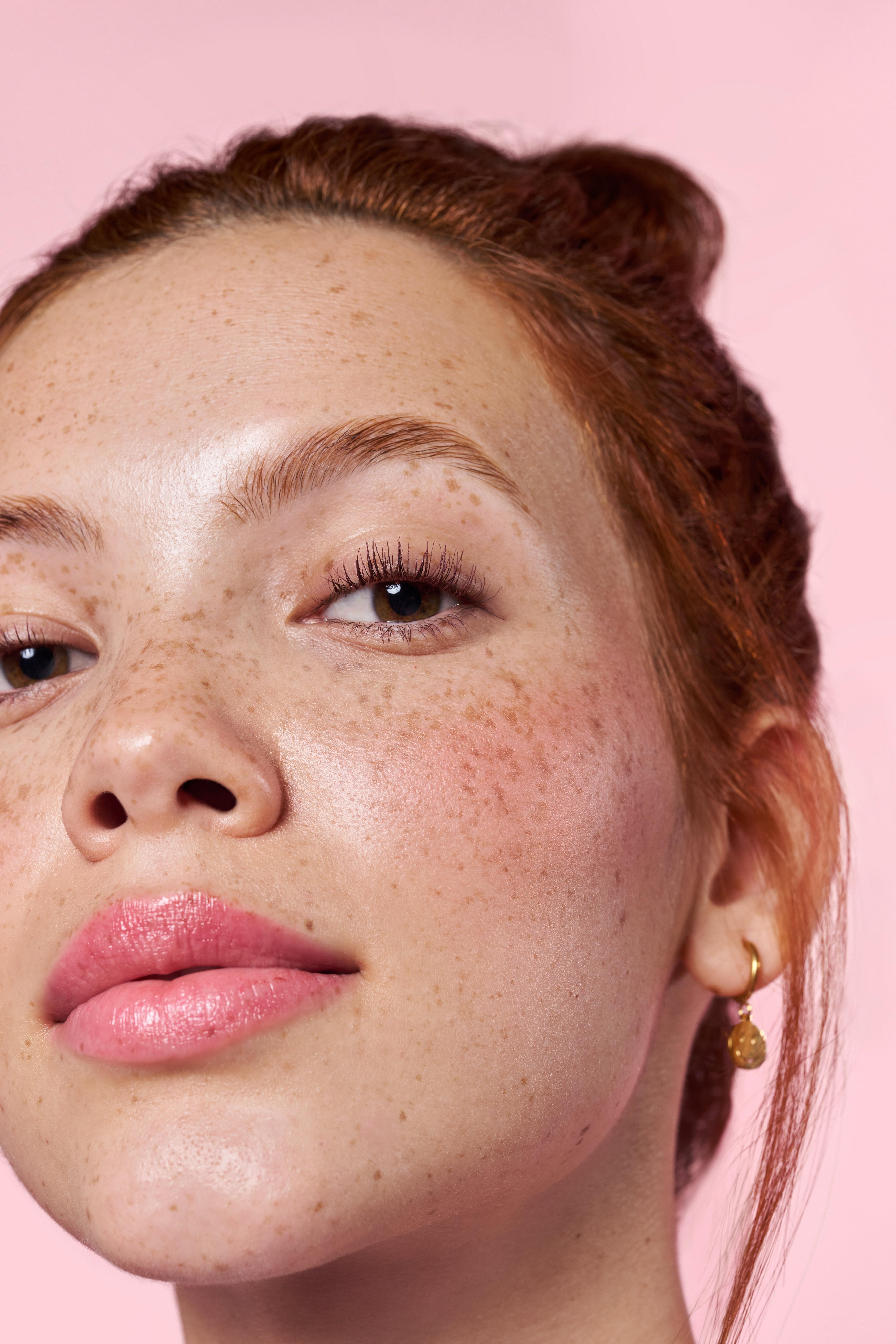 essence dewy skin model