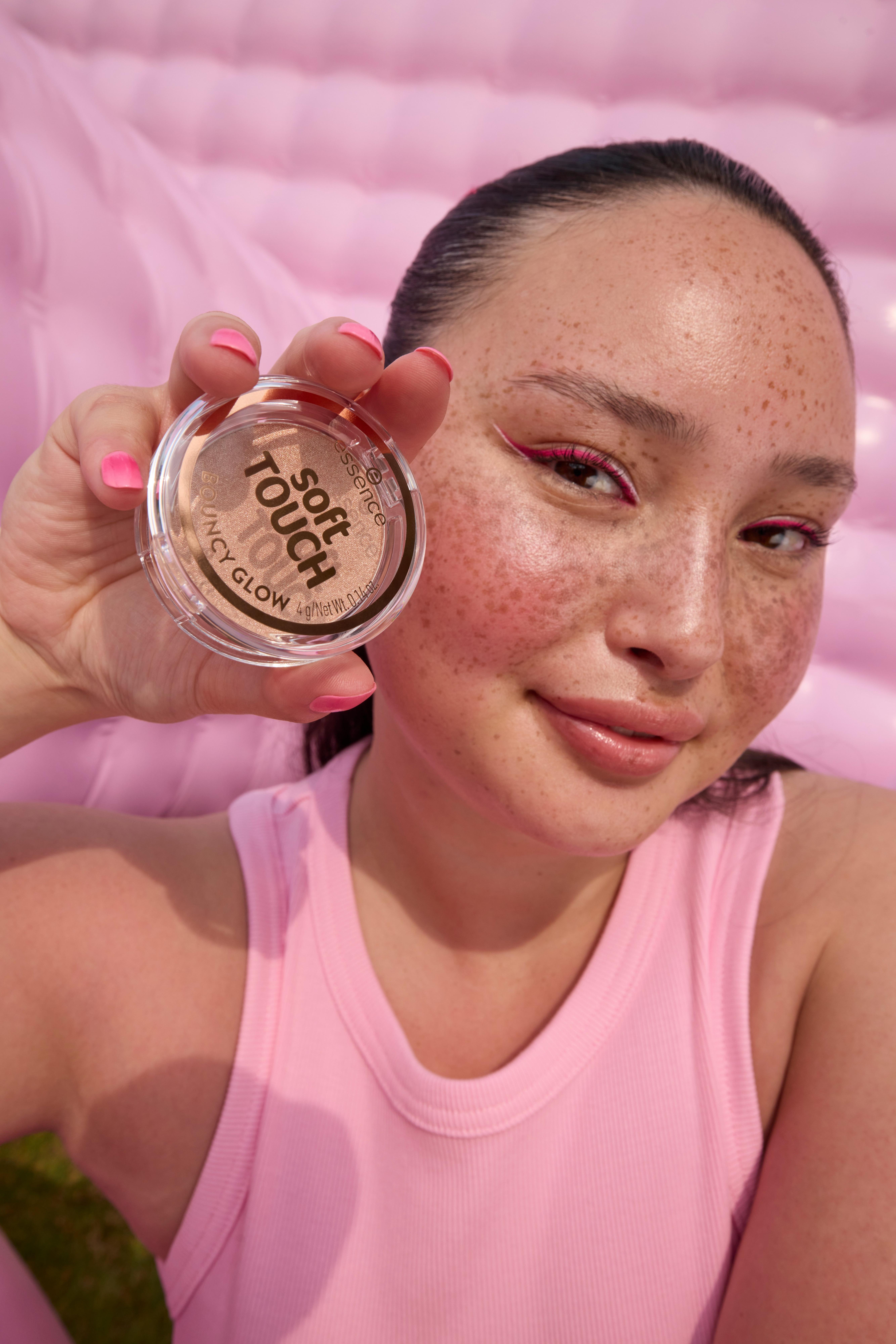essence festival make up modell