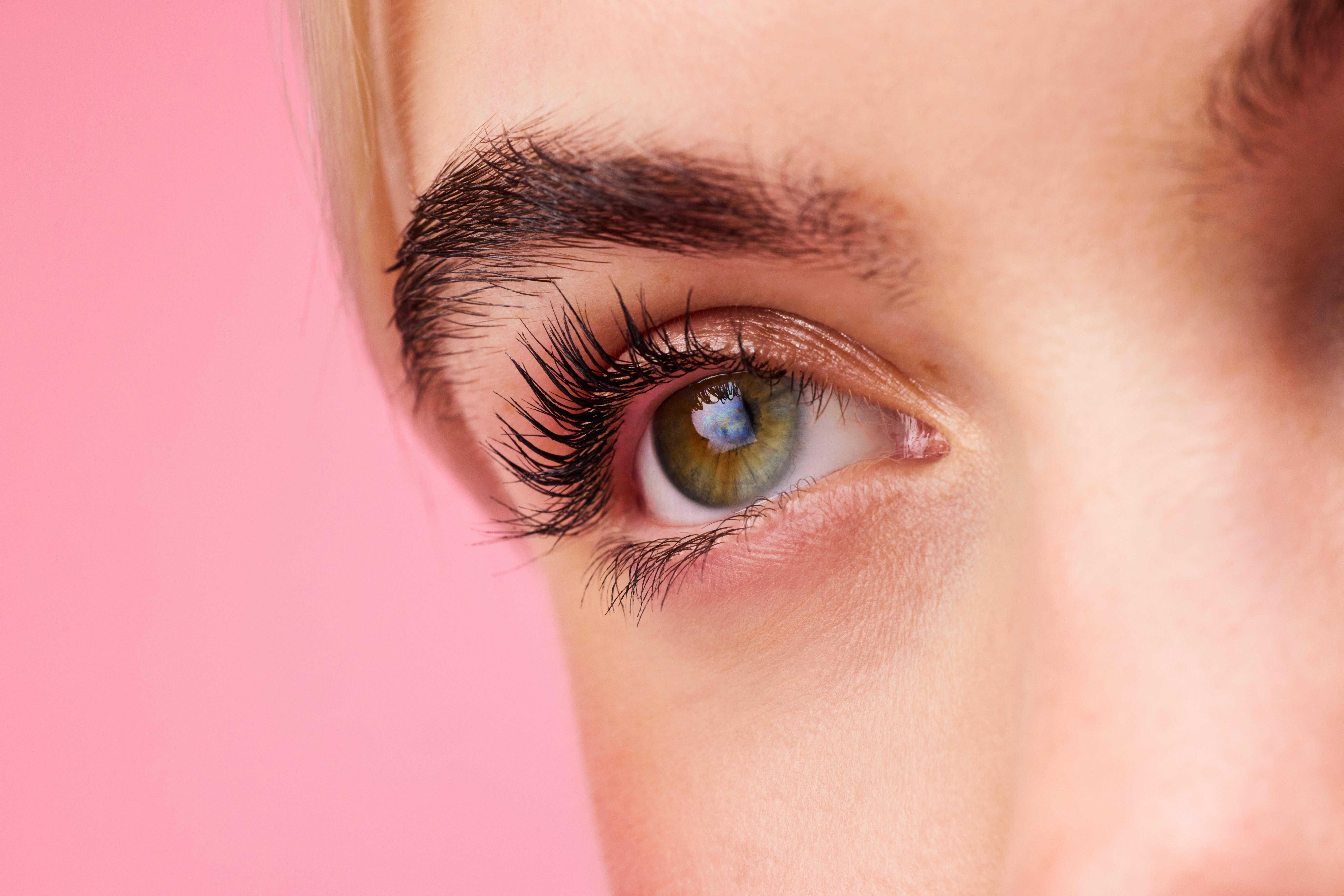 essence Lash without Limits primer plano