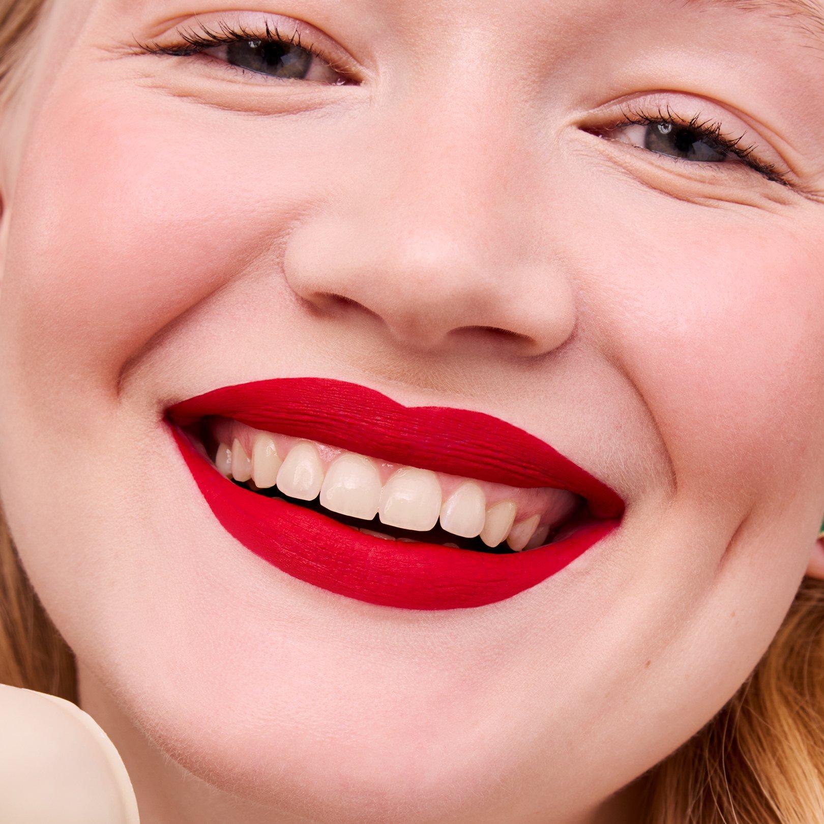 شفاه ايسينس