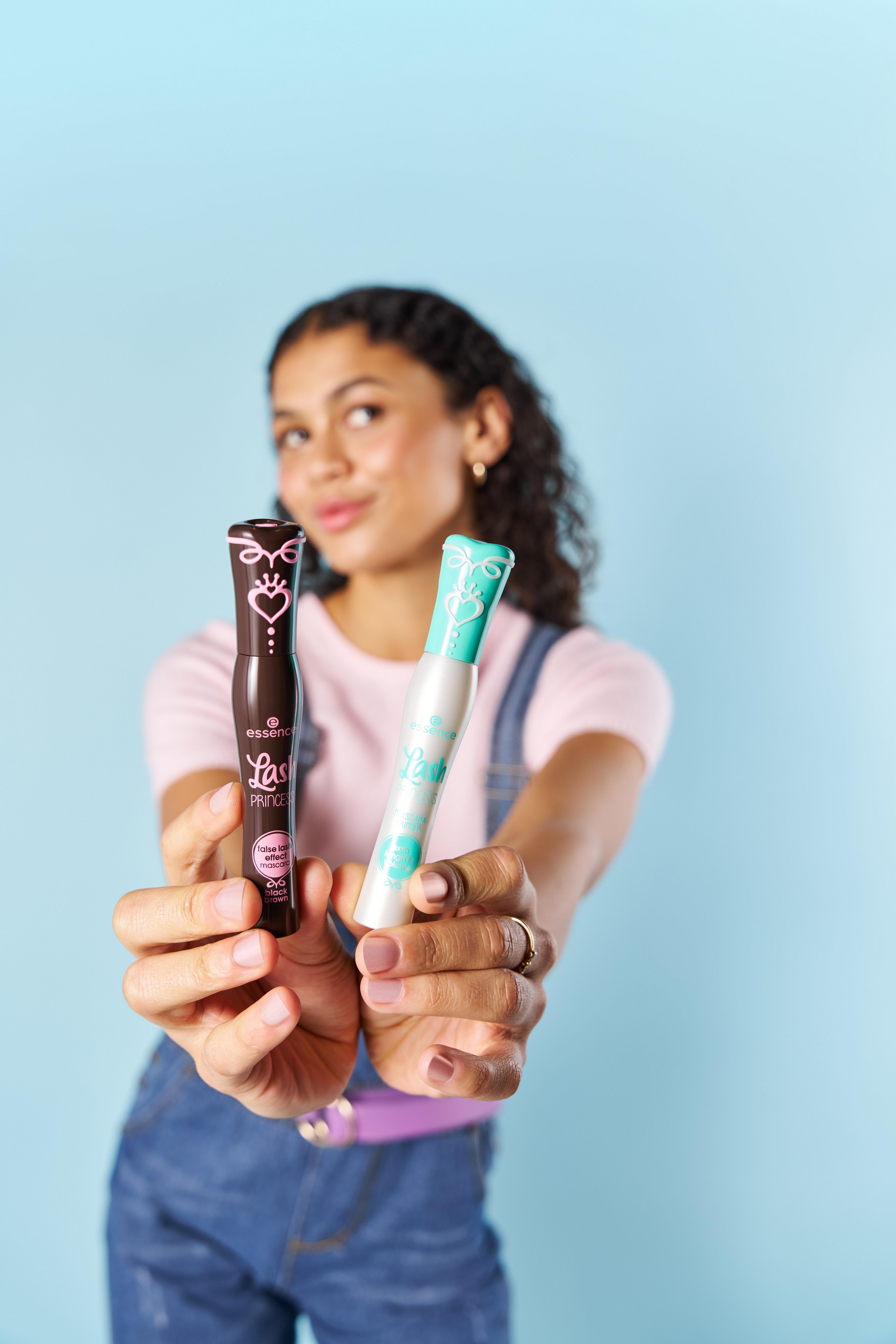 mascara looks model