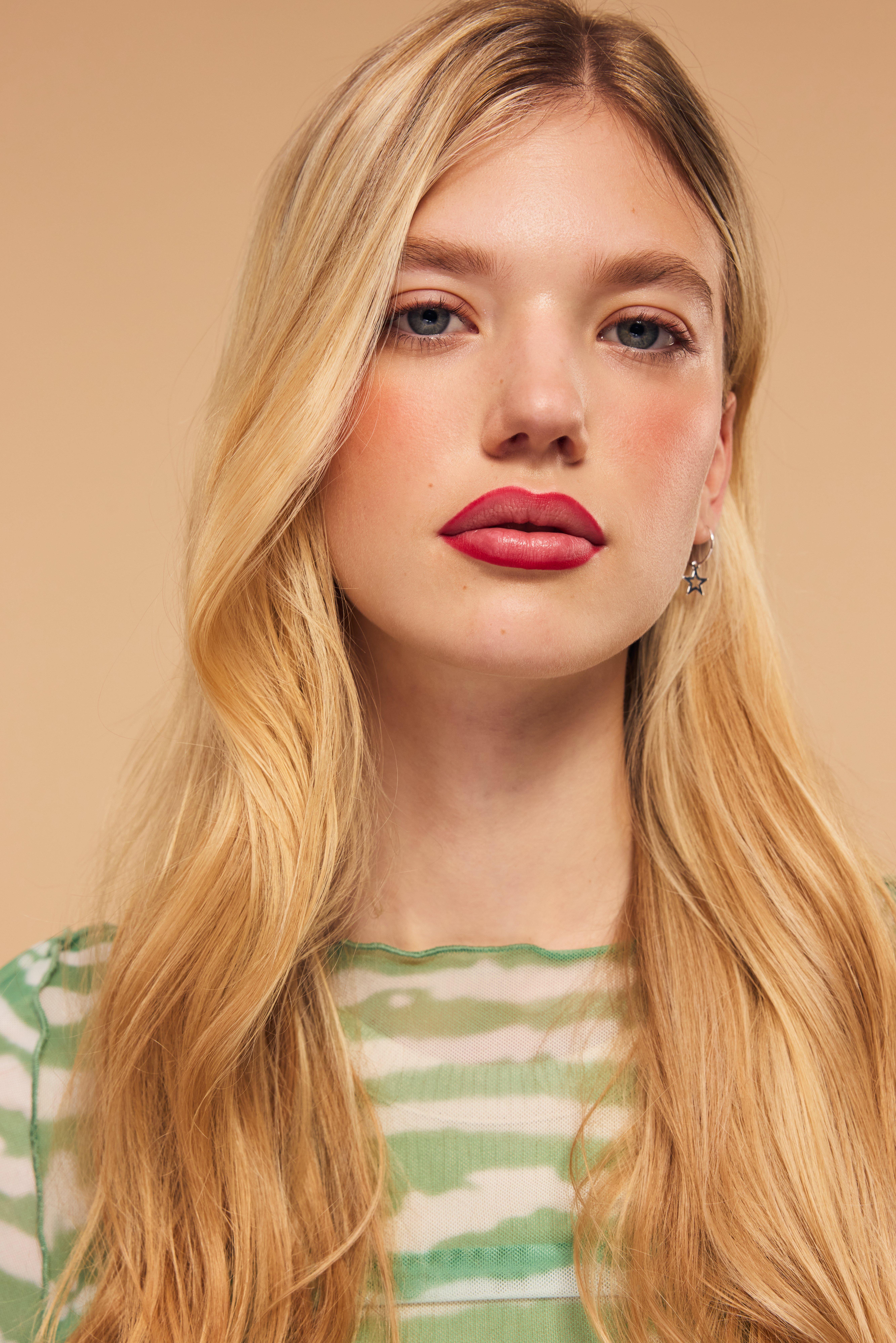 essence ombre lips portrait