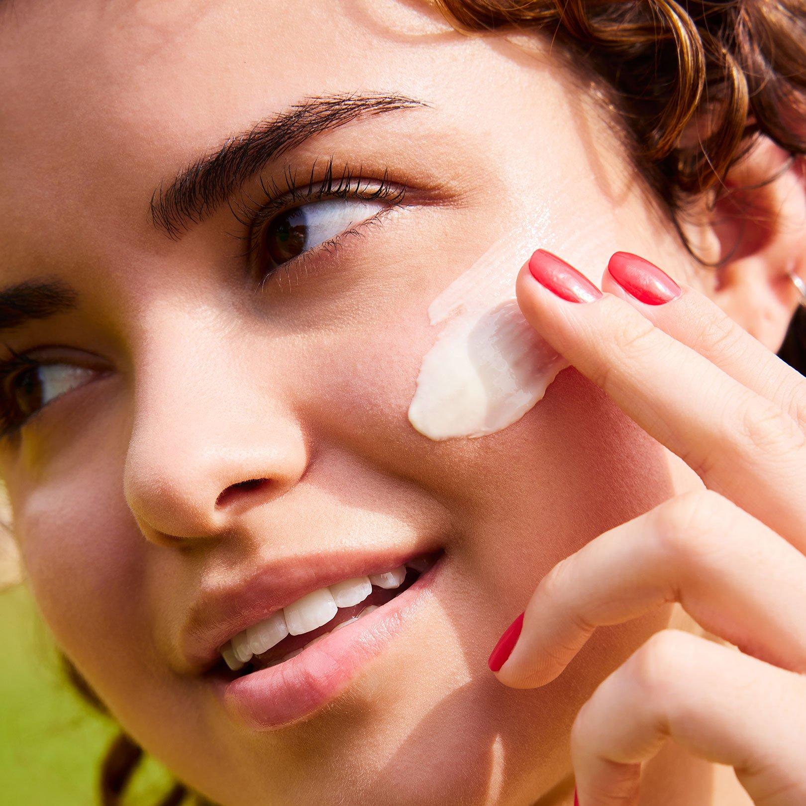 العناية بالوجه من ايسينس