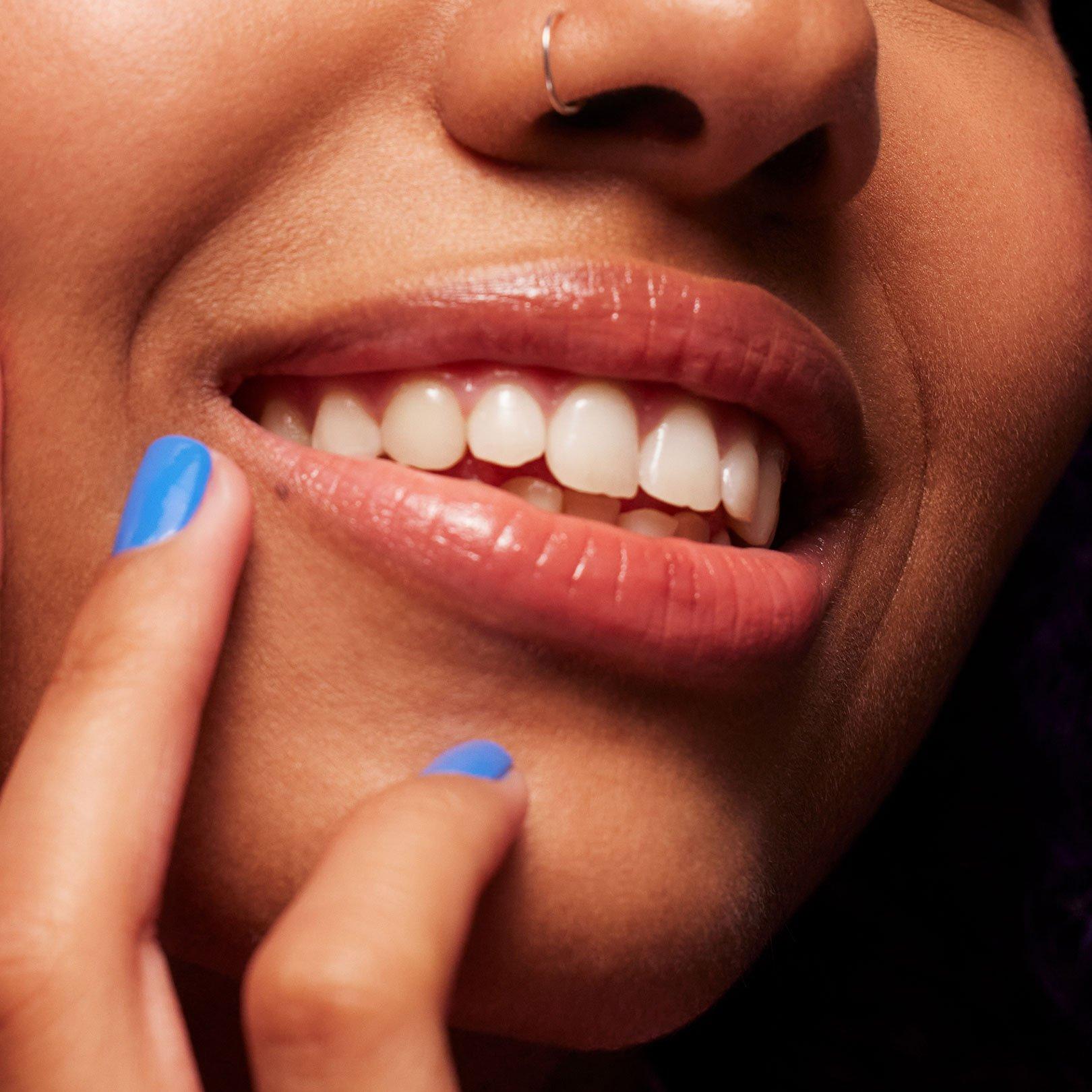 عناية بالشفاه من ايسينس