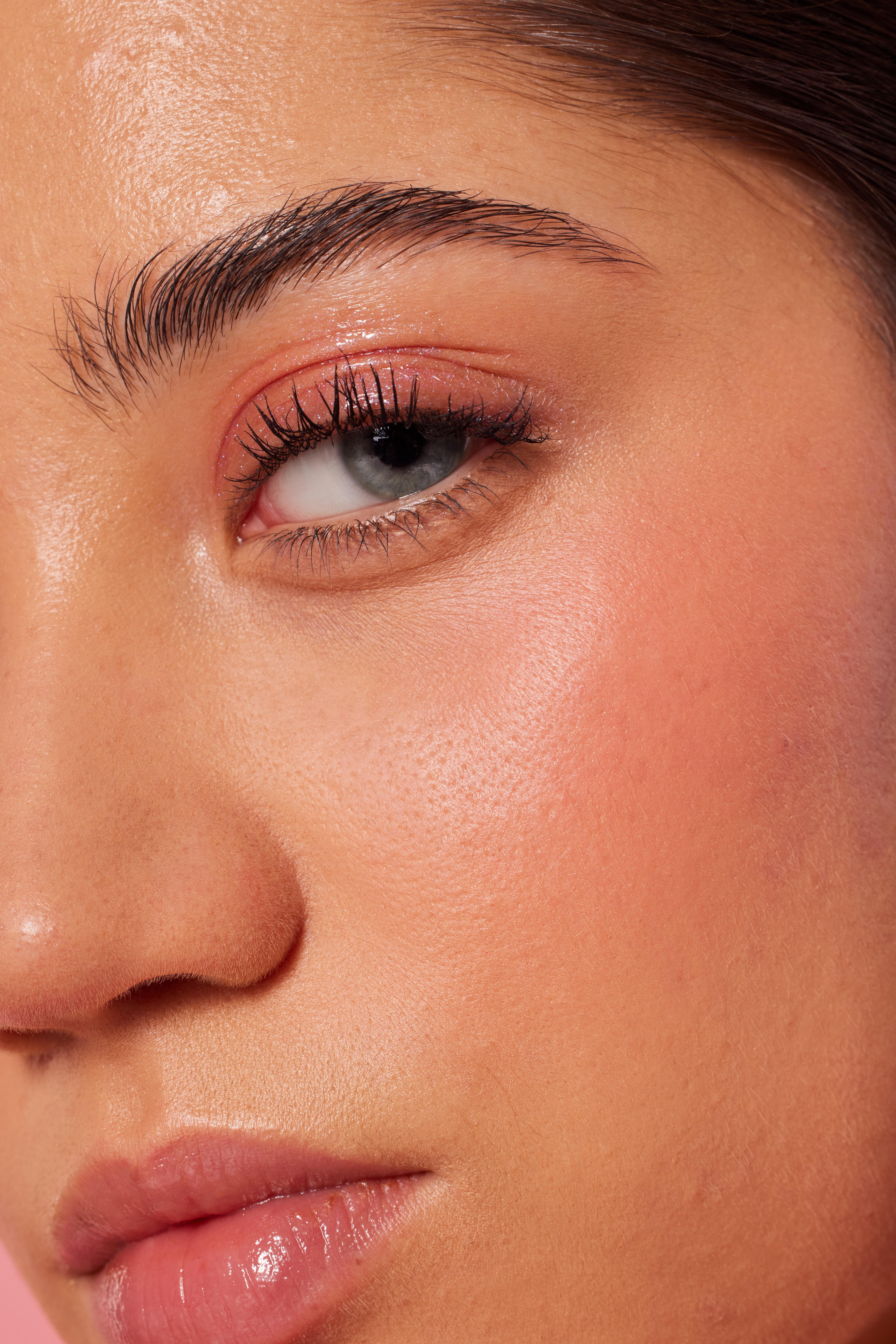 essence soft glam make up look portrait 