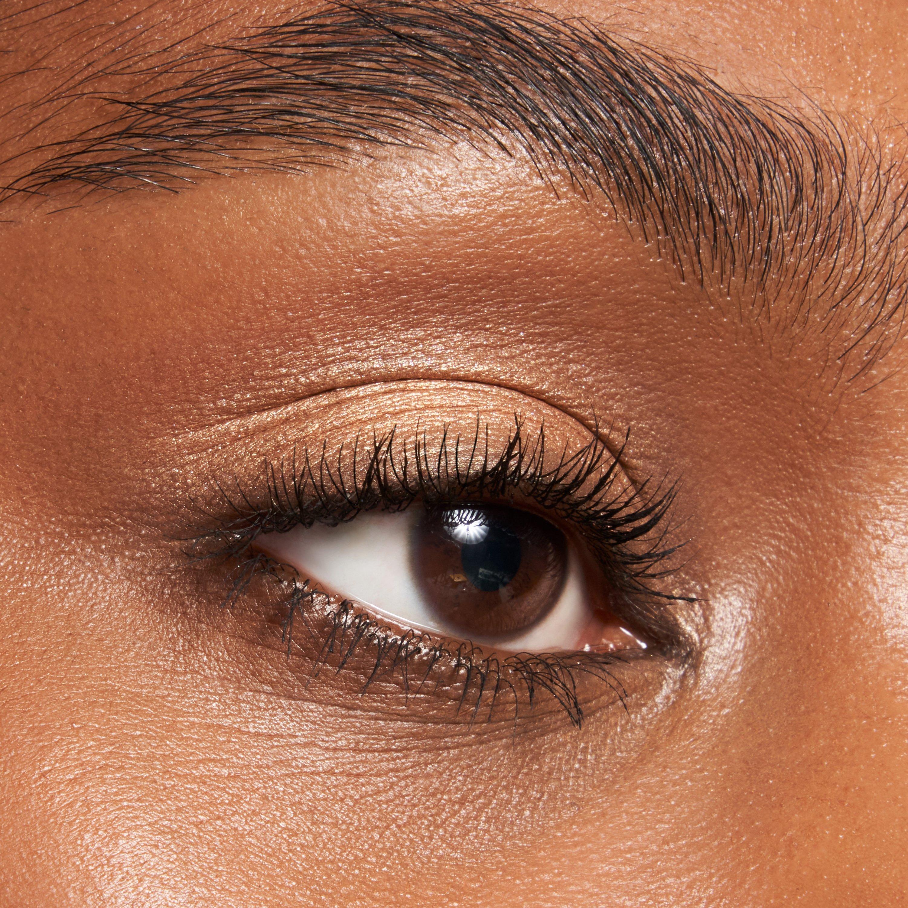 essence soft glam make up look portrait