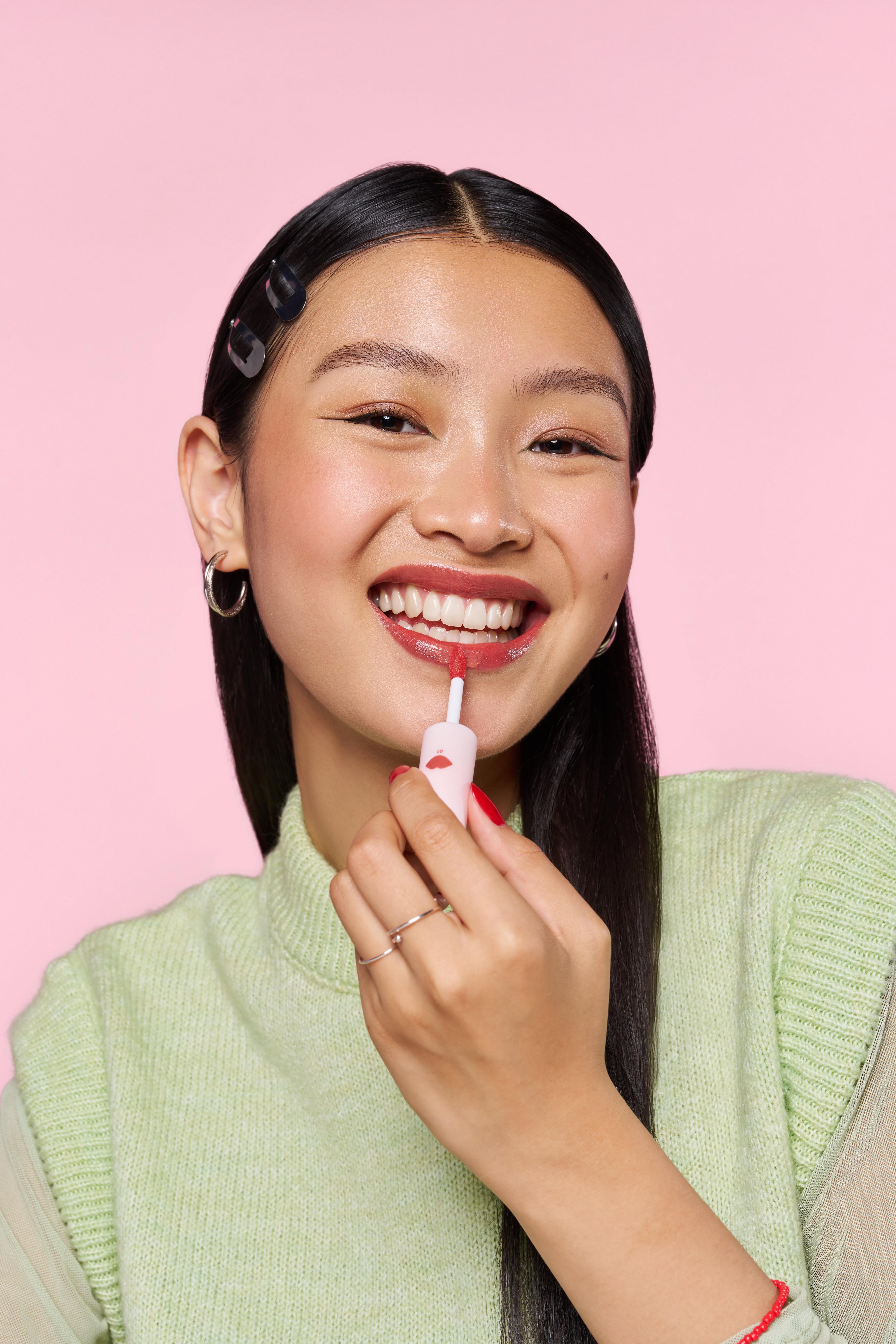 essence full-face look