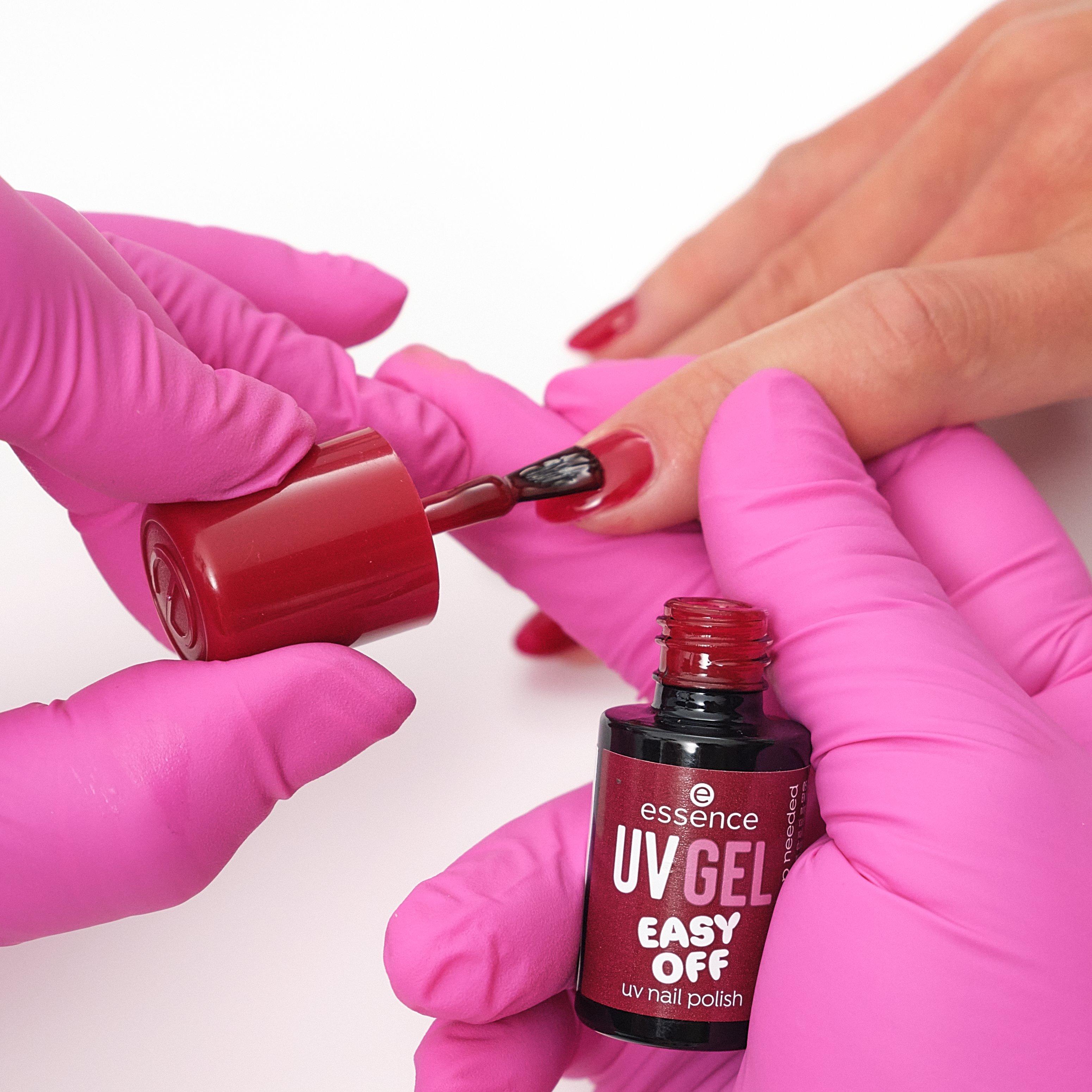 essence UV Gel Nails EASY OFF auftragen Step 5 Lieblingsfarbe auftragen
