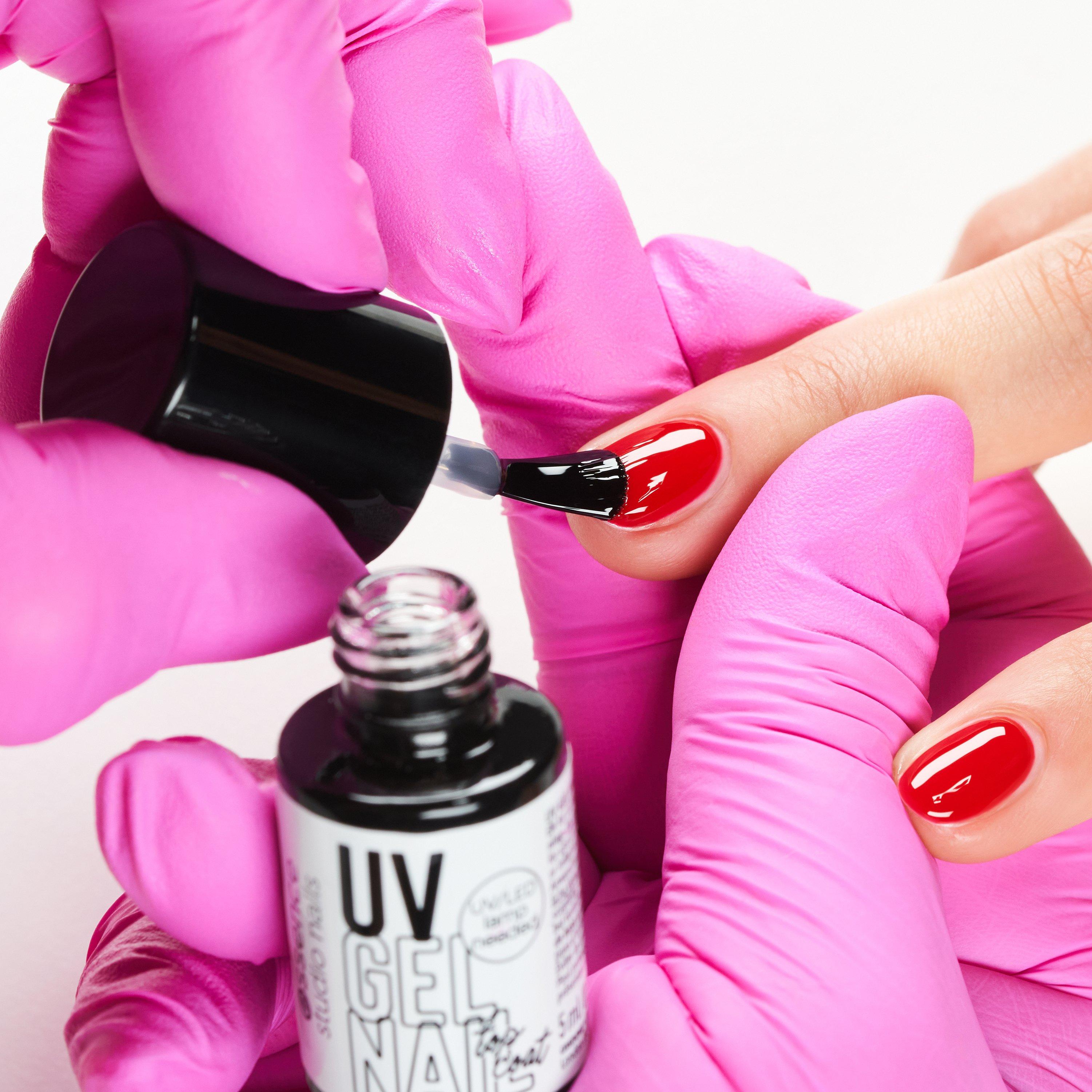 Apply the essence uv nail polish top coat